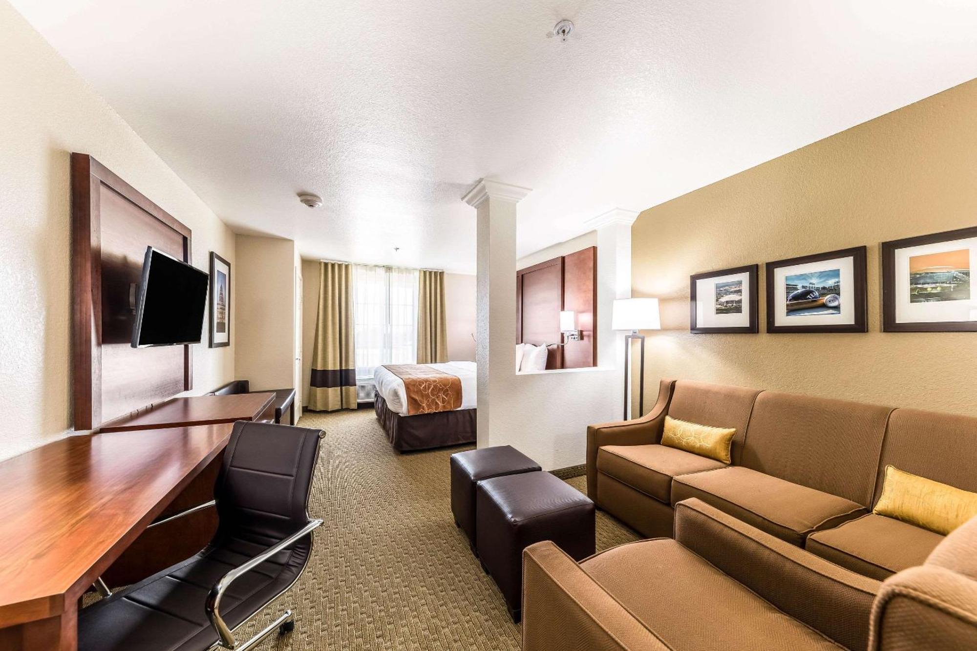 Upgraded King Suite Sofa Bed Non-Smoking