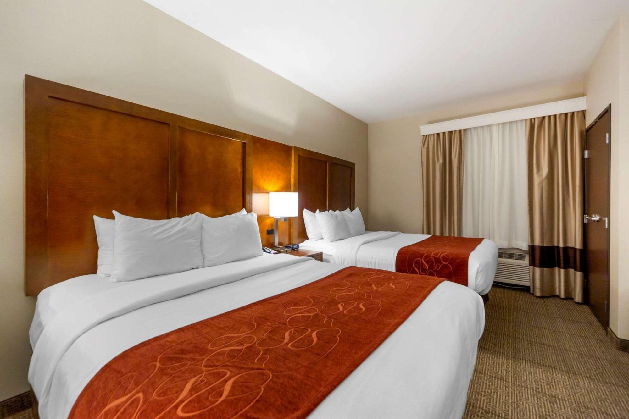 Queen Suite Two Queen Beds Sofa Bed Non-Smoking