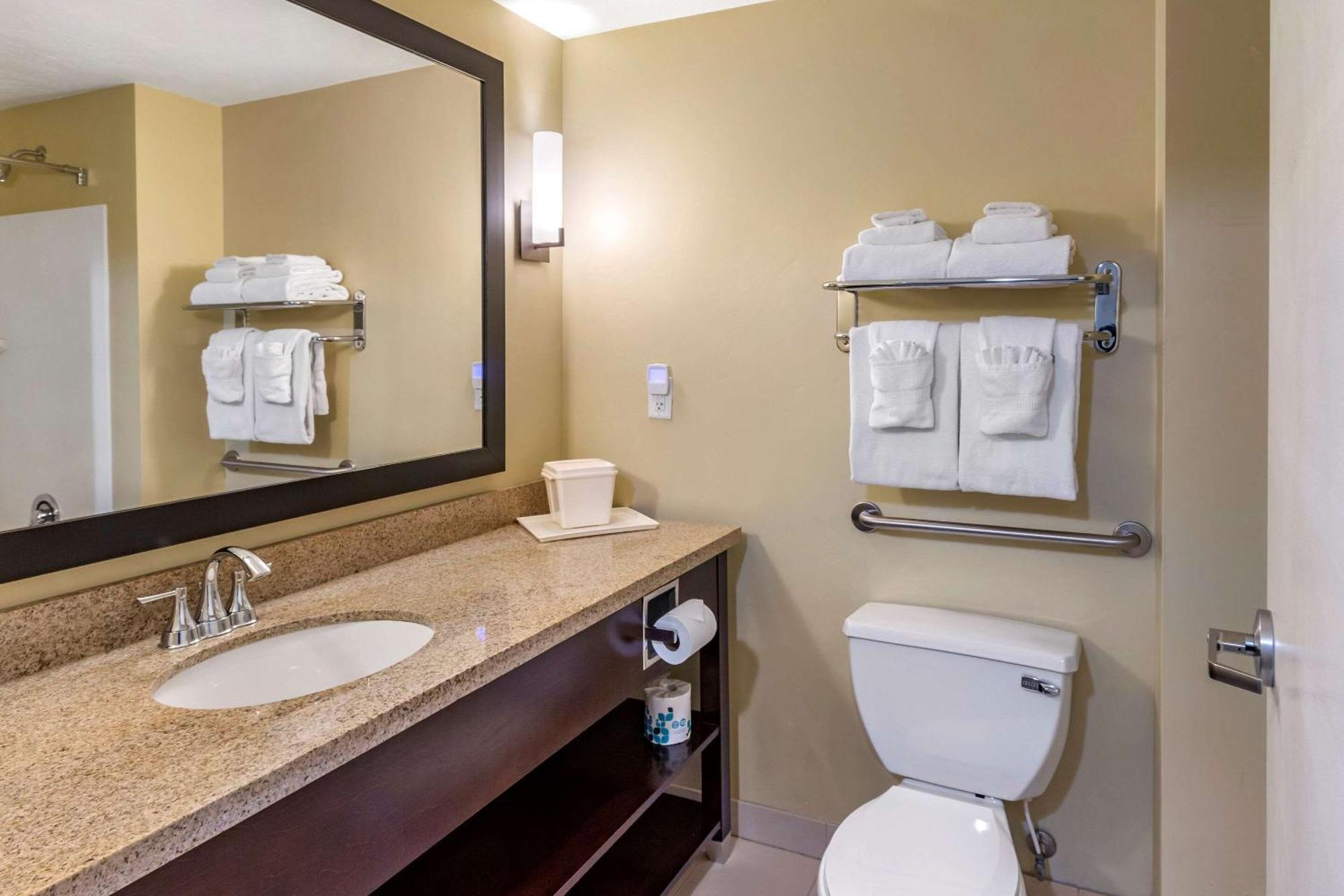 Queen Suite Two Queen Beds Non-Smoking
