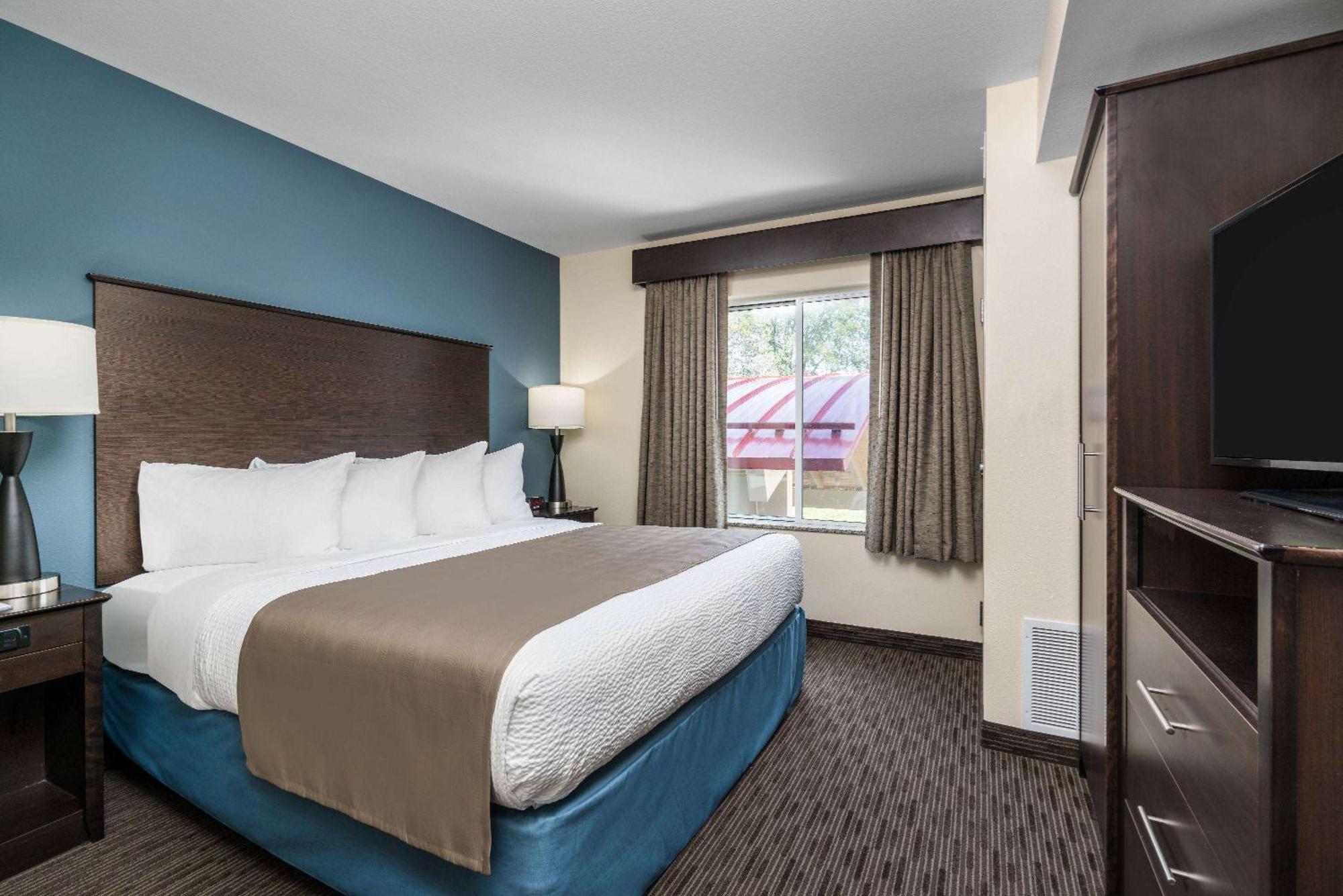 One-Bedroom King Suite Non-Smoking
