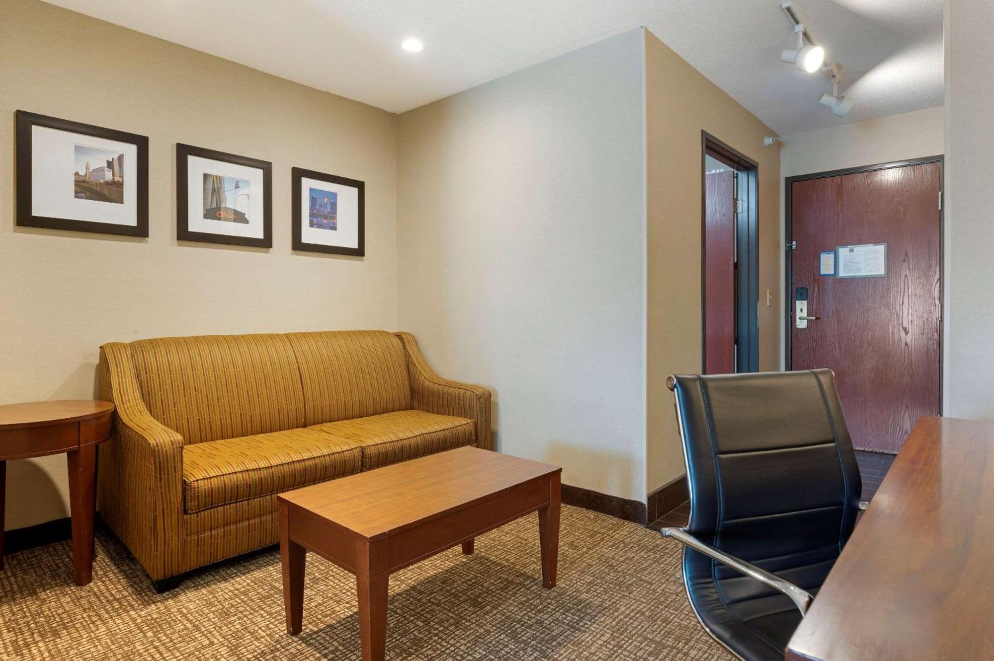 Queen Suite Two Queen Beds Non-Smoking or SofaBed