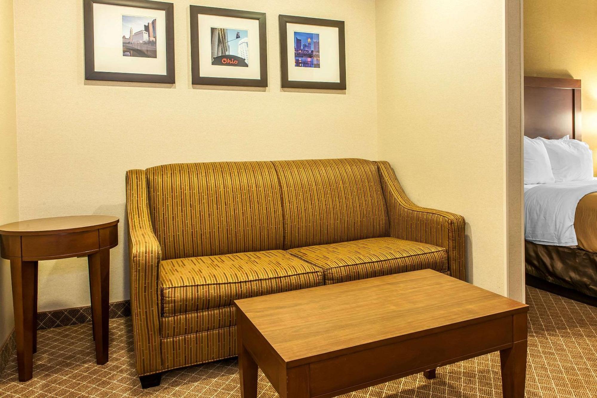 Queen Suite Two Queen Beds Non-Smoking or SofaBed