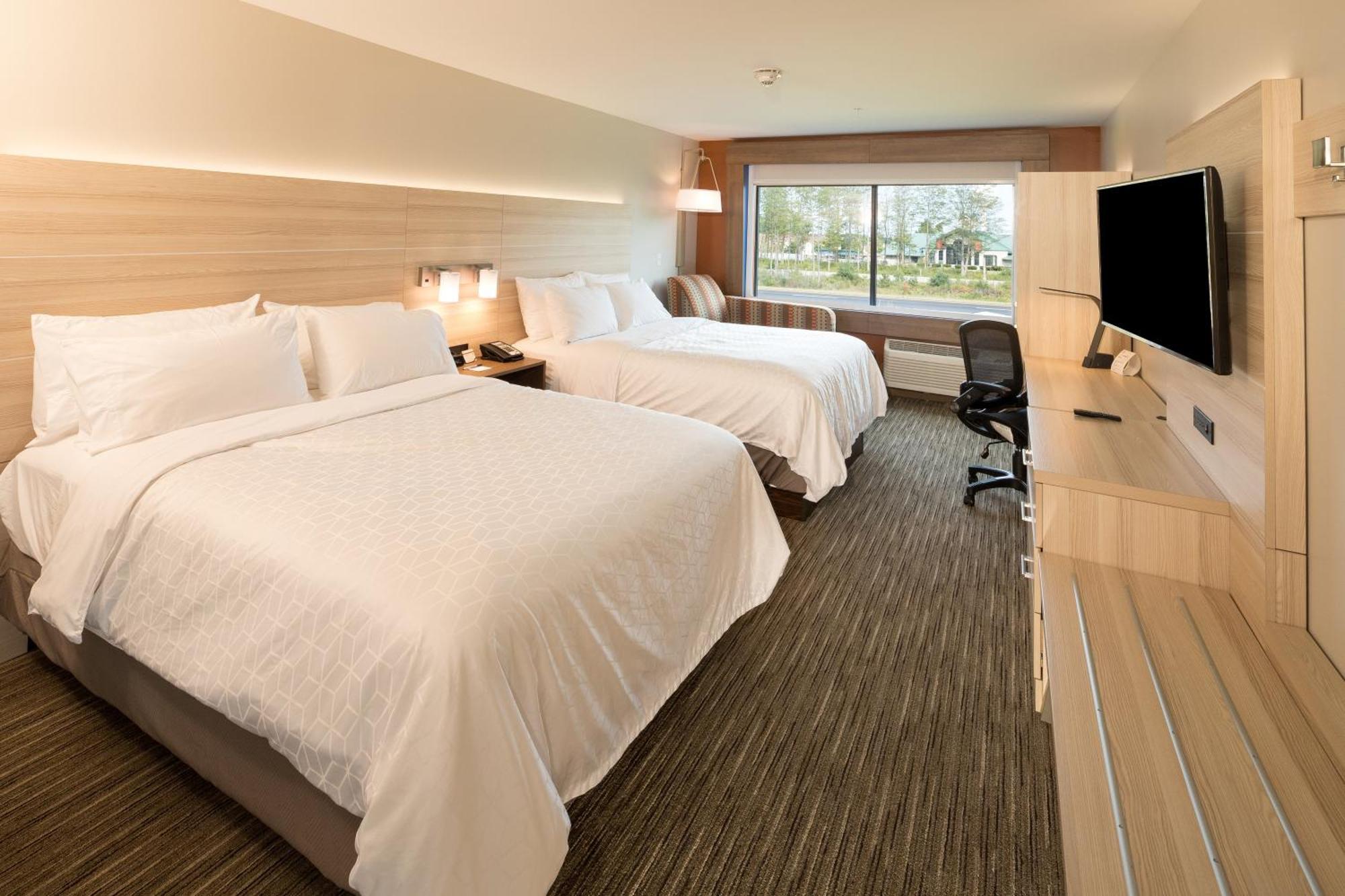 Standard Queen Room Two Queen Beds