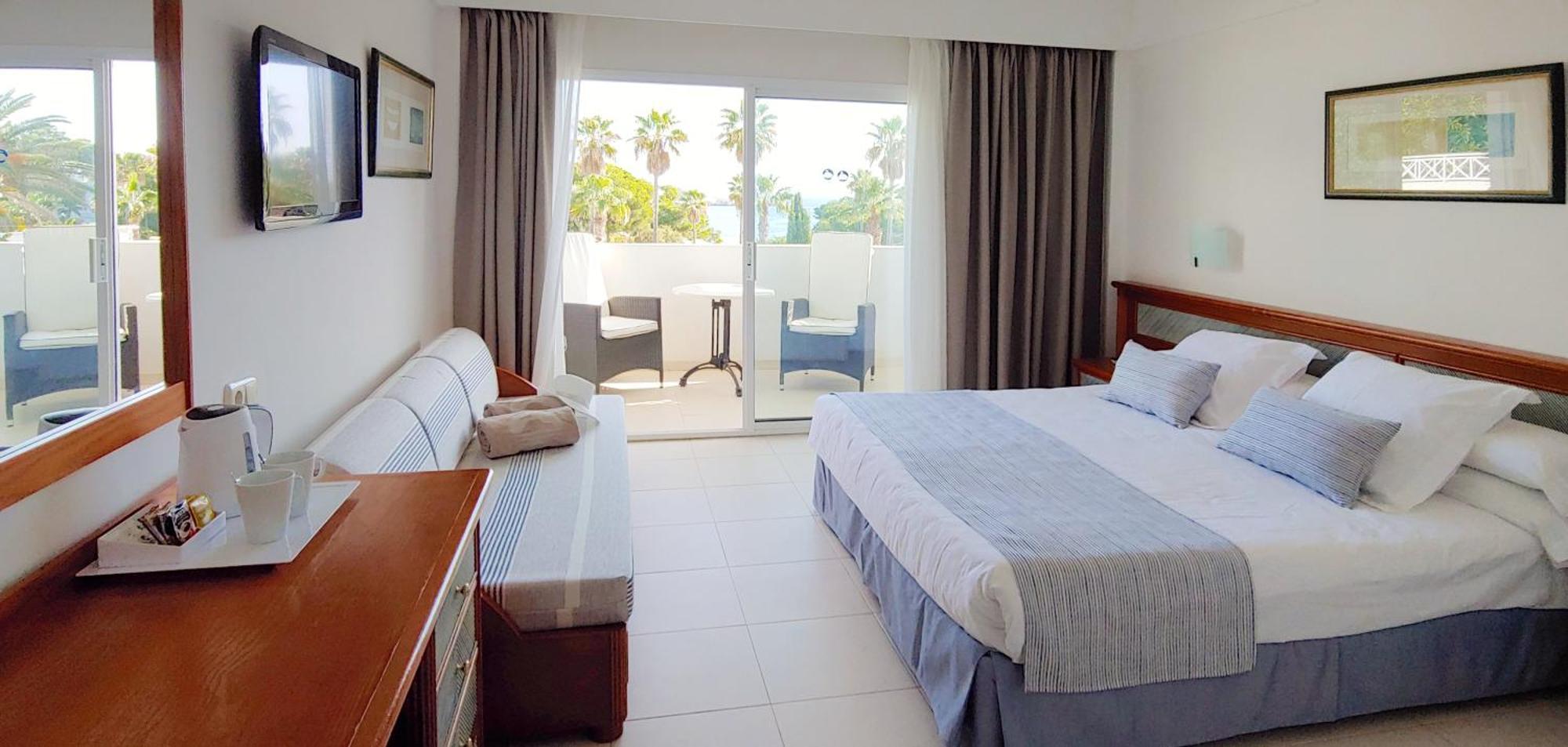 Superior Double or Twin Room Sea View