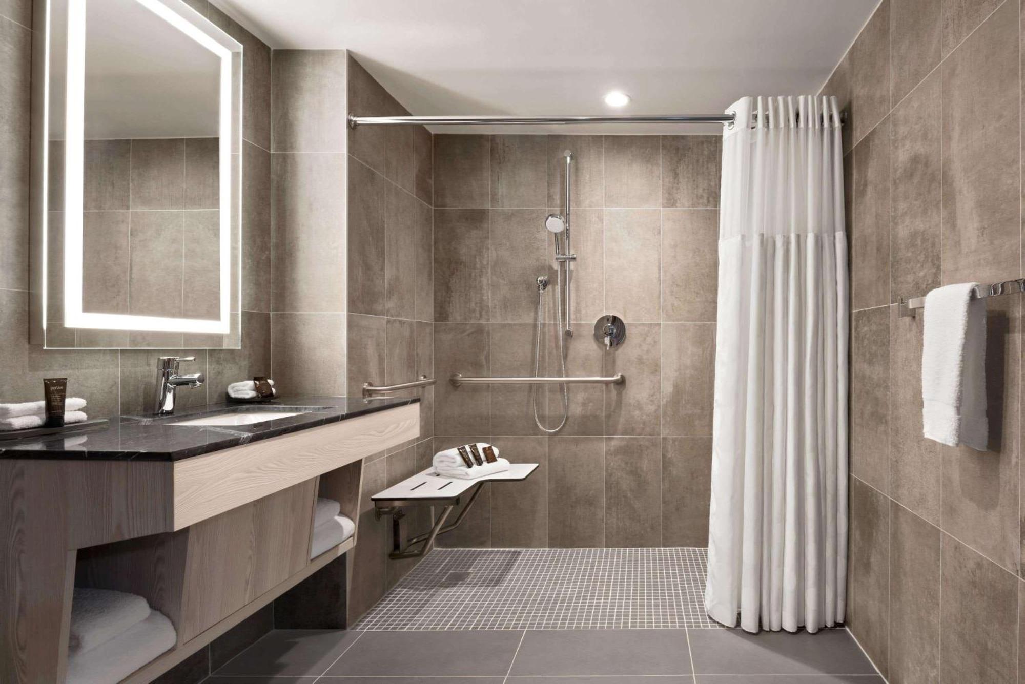 King Room Roll Shower Mobility or Hearing Accessible Non-Smoking