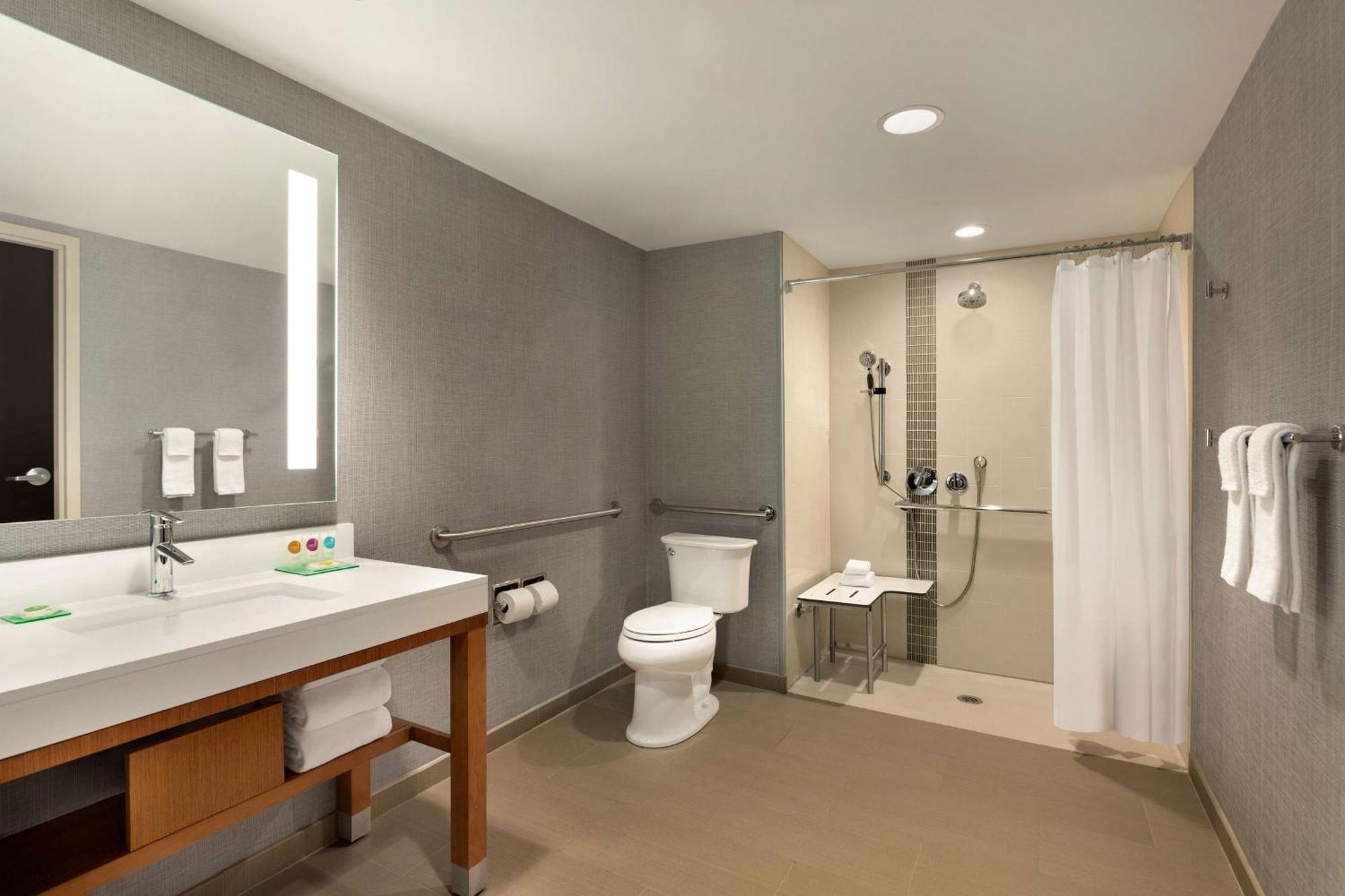 King Suite Sofa Bed Roll Shower Disability Access