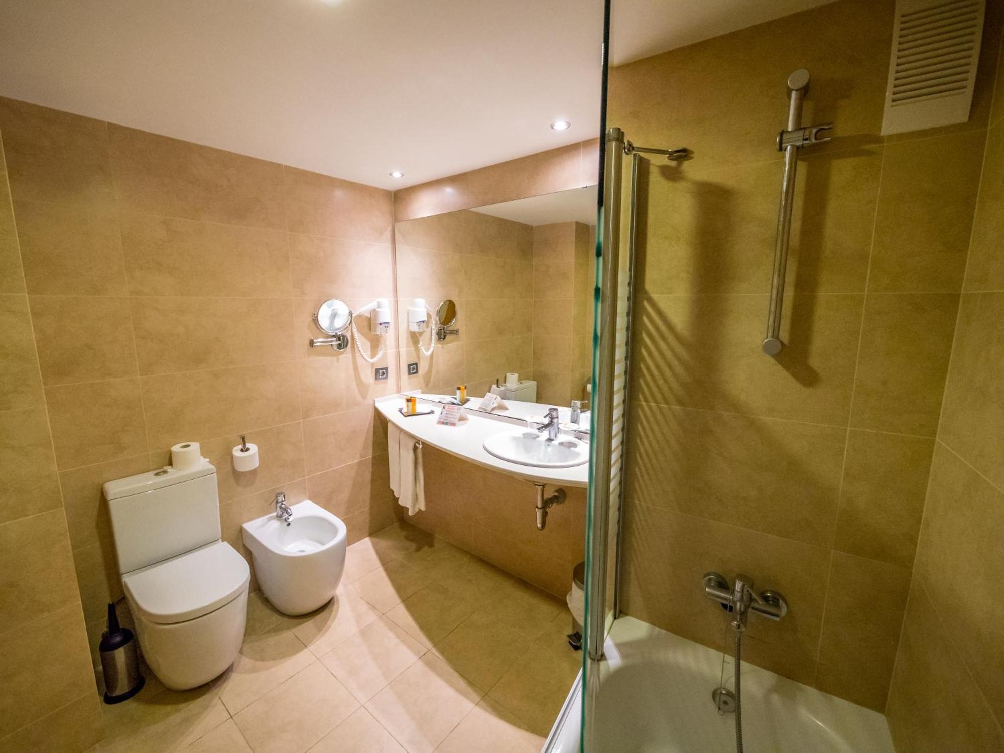 Family Suite with Pool View (2 Adults),1553128768:JPEG