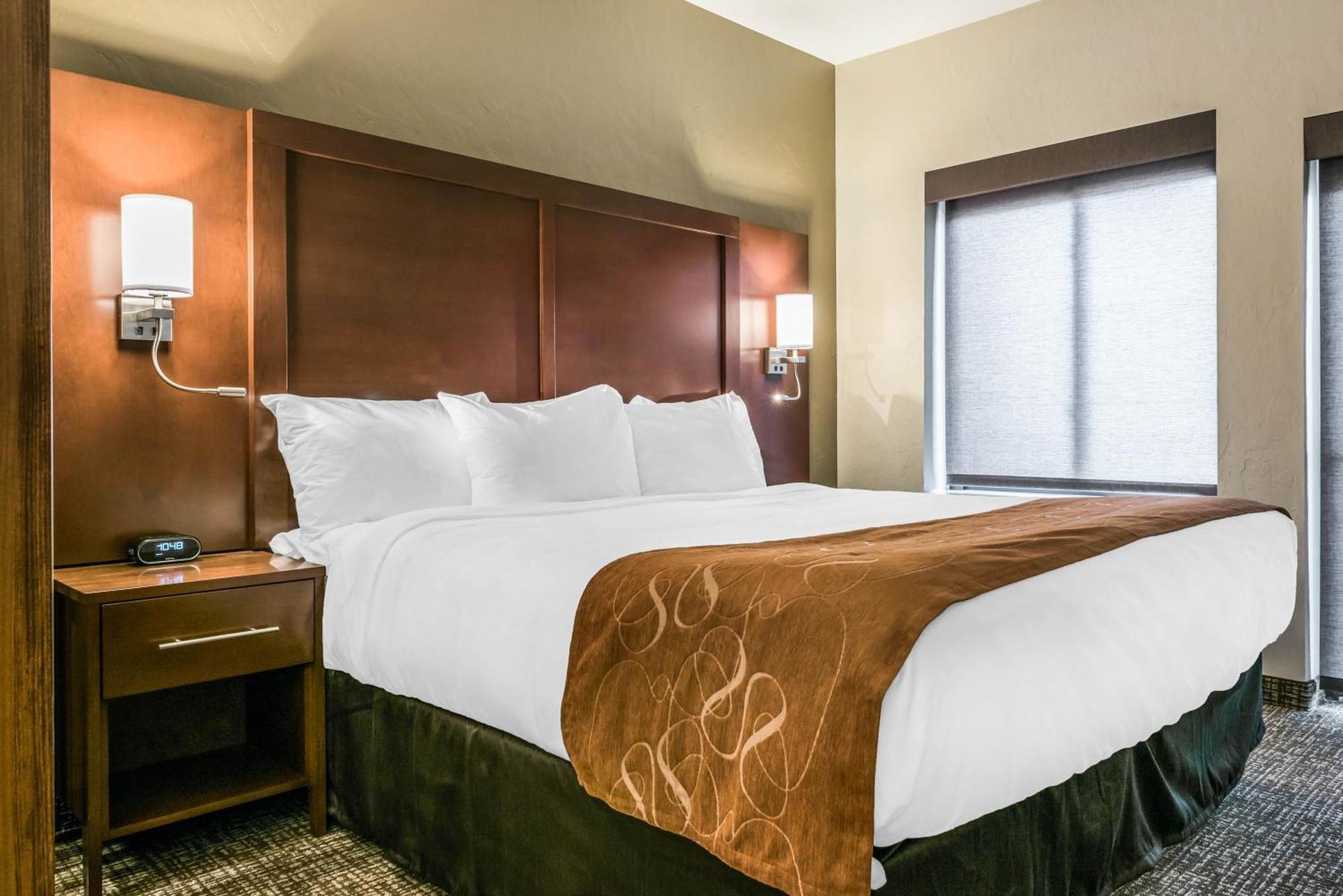 King Suite - Accessible/Non-Smoking