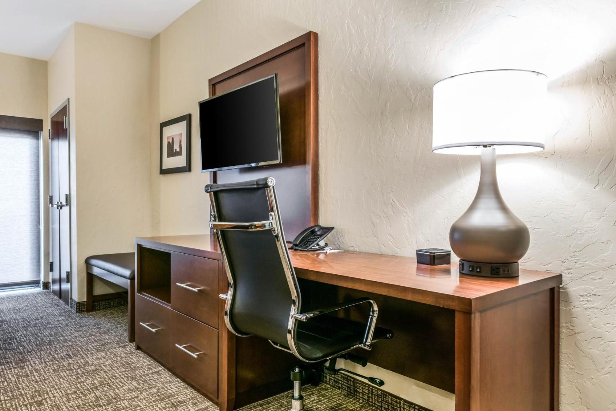 Queen Suite with Two Queen Beds
