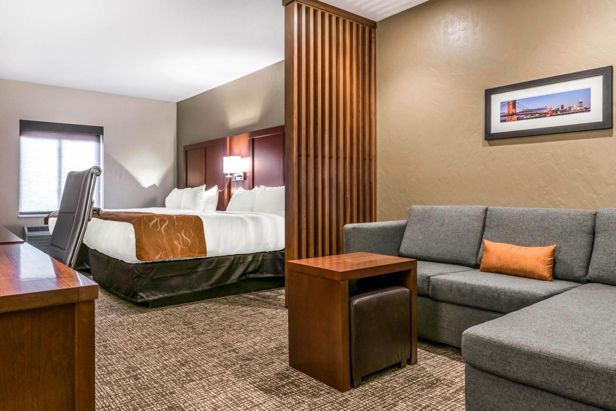Queen Suite Two Queen Beds