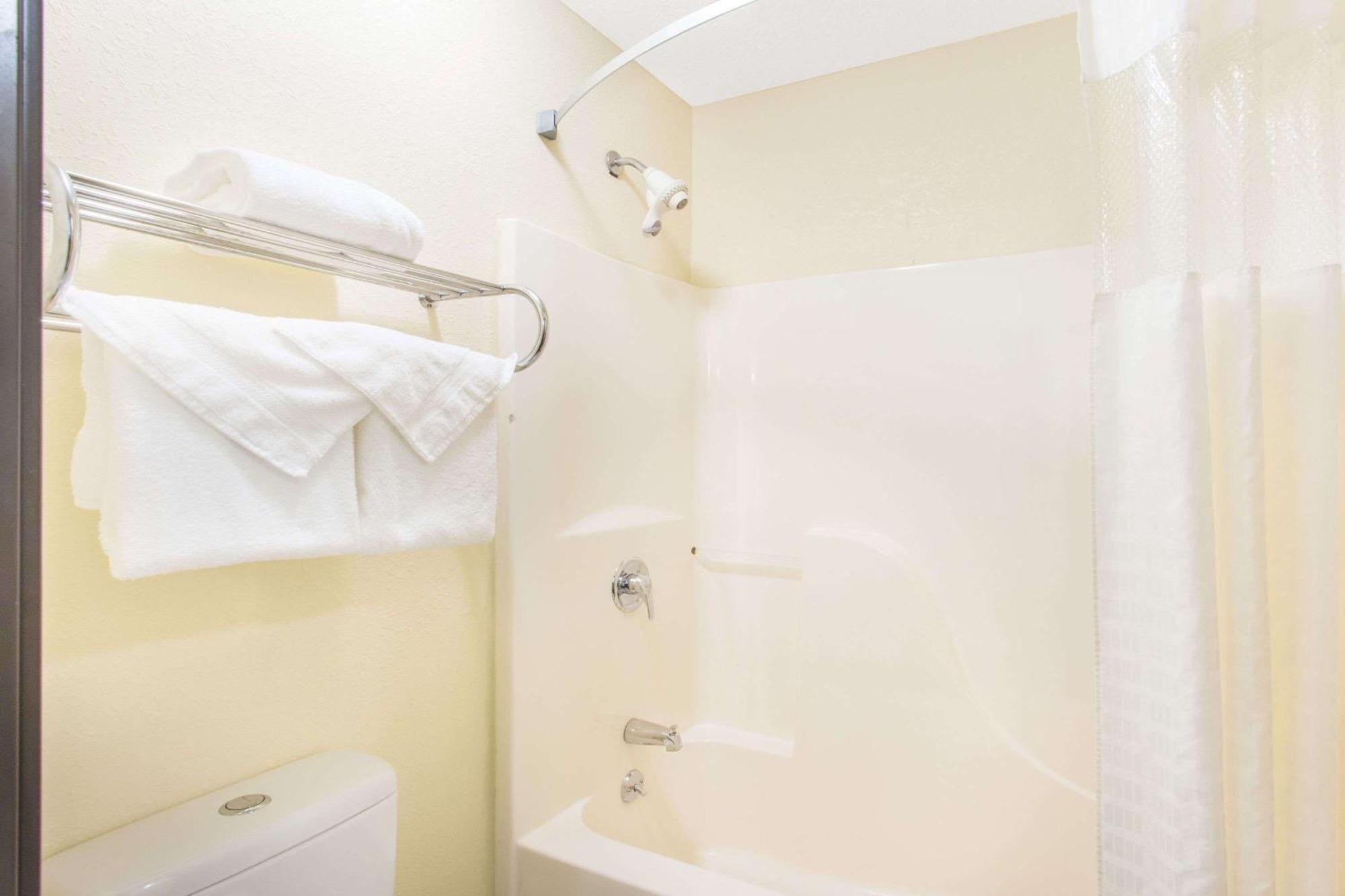 Deluxe King Studio Suite Non-Smoking
