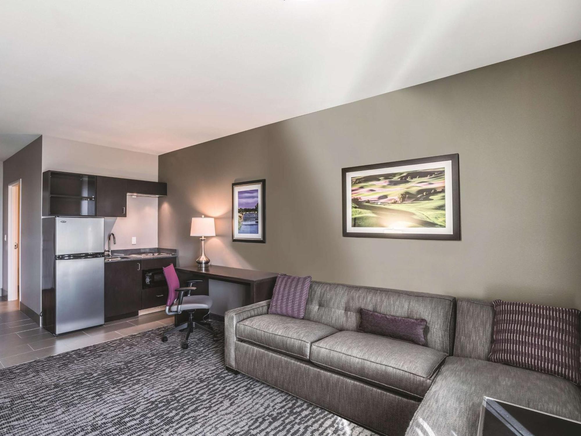 Deluxe King Suite Mobility Access or Non-Smoking