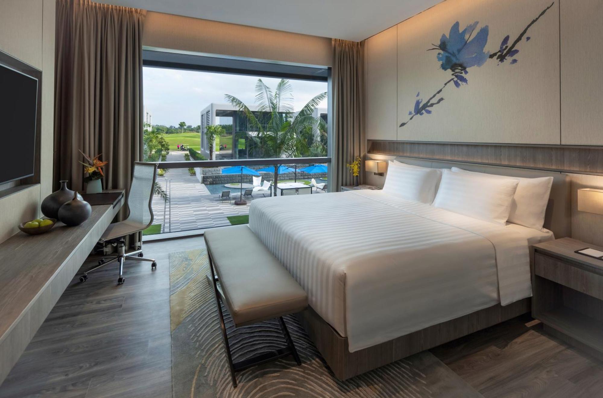 Deluxe Laguna Kamer met Kingsize Bed en Uitzicht op het Zwembad