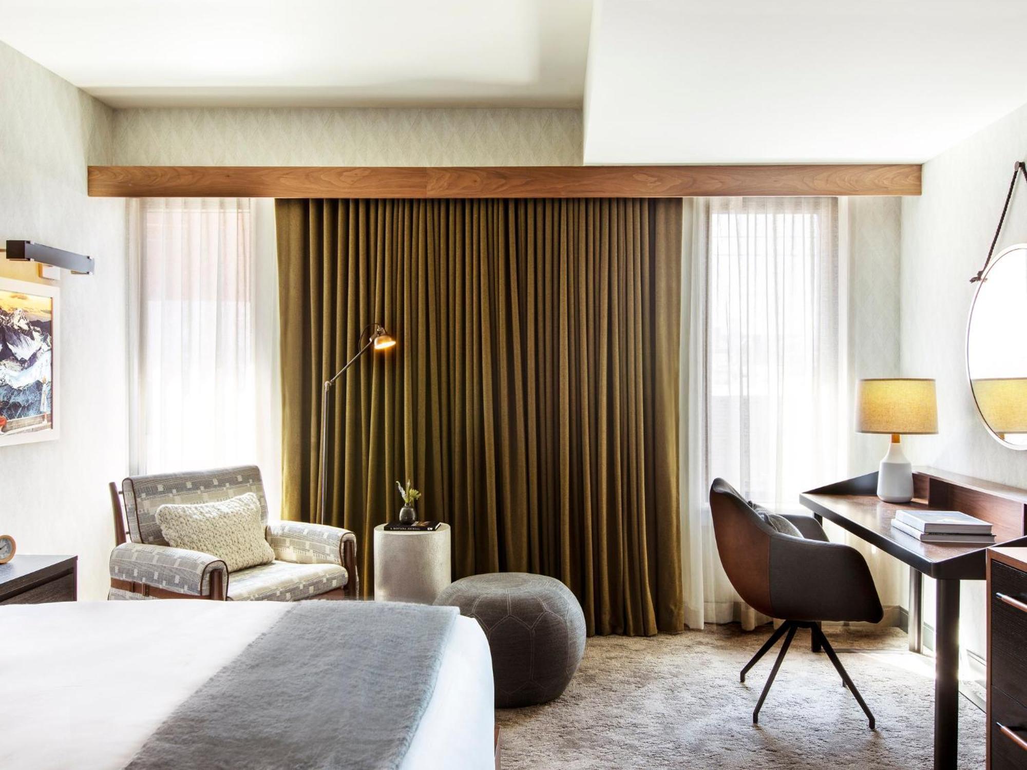 Premium King Room Mountain View