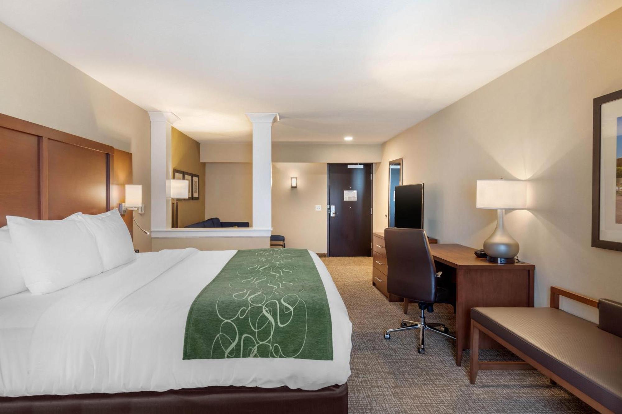 King Suite - Accessible/Non-Smoking