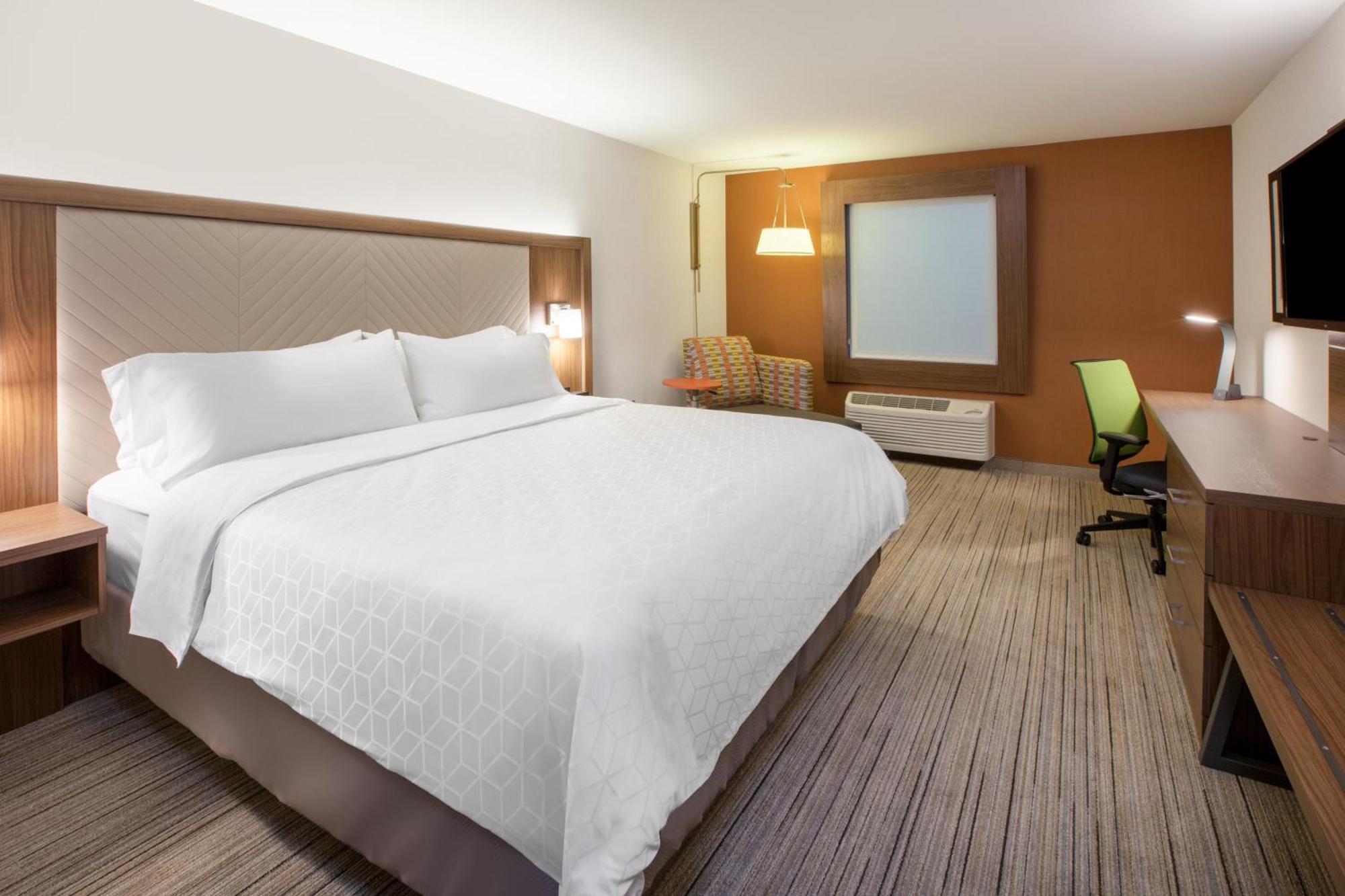 Standard King Room City View
