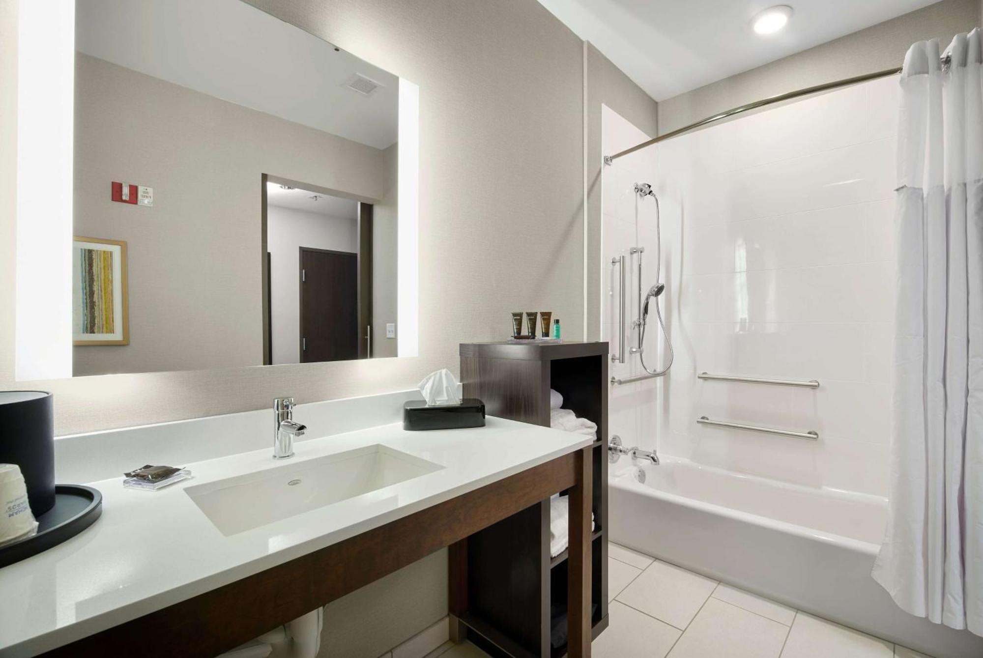 King Room Mobility Access or Non-Smoking