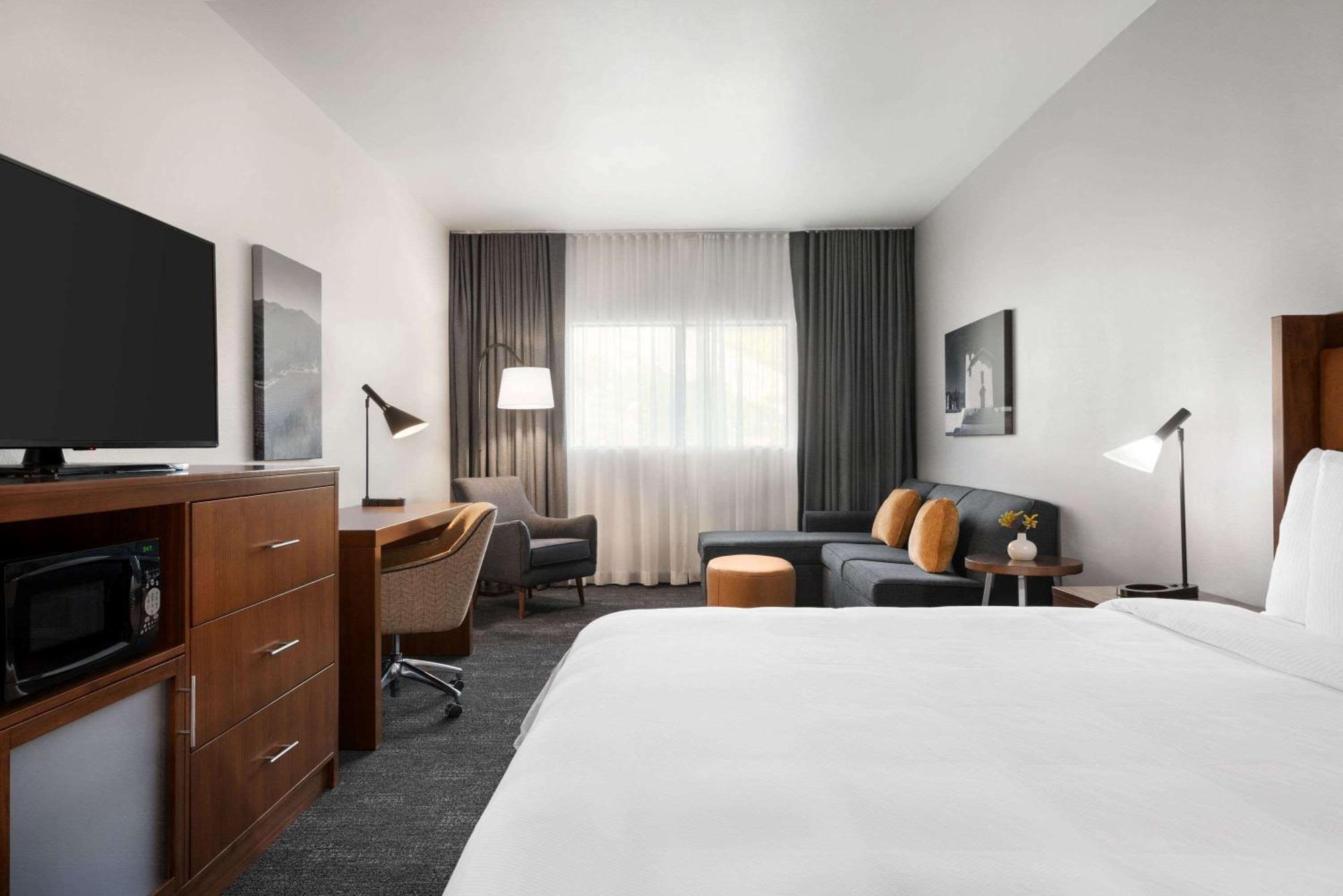 Executive King Room - Non-Smoking,1285211809:JPEG