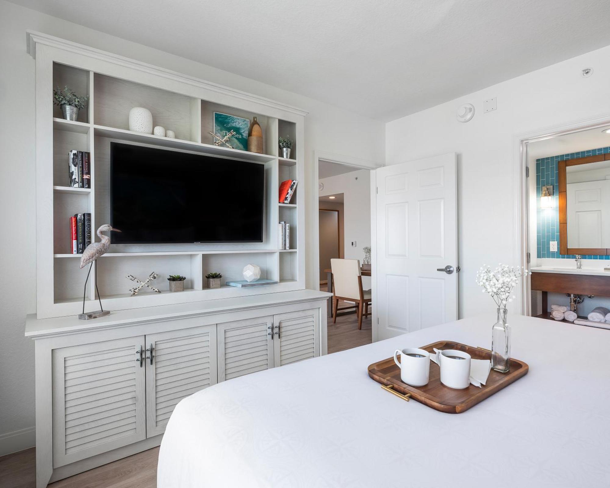 King Suite Pool View