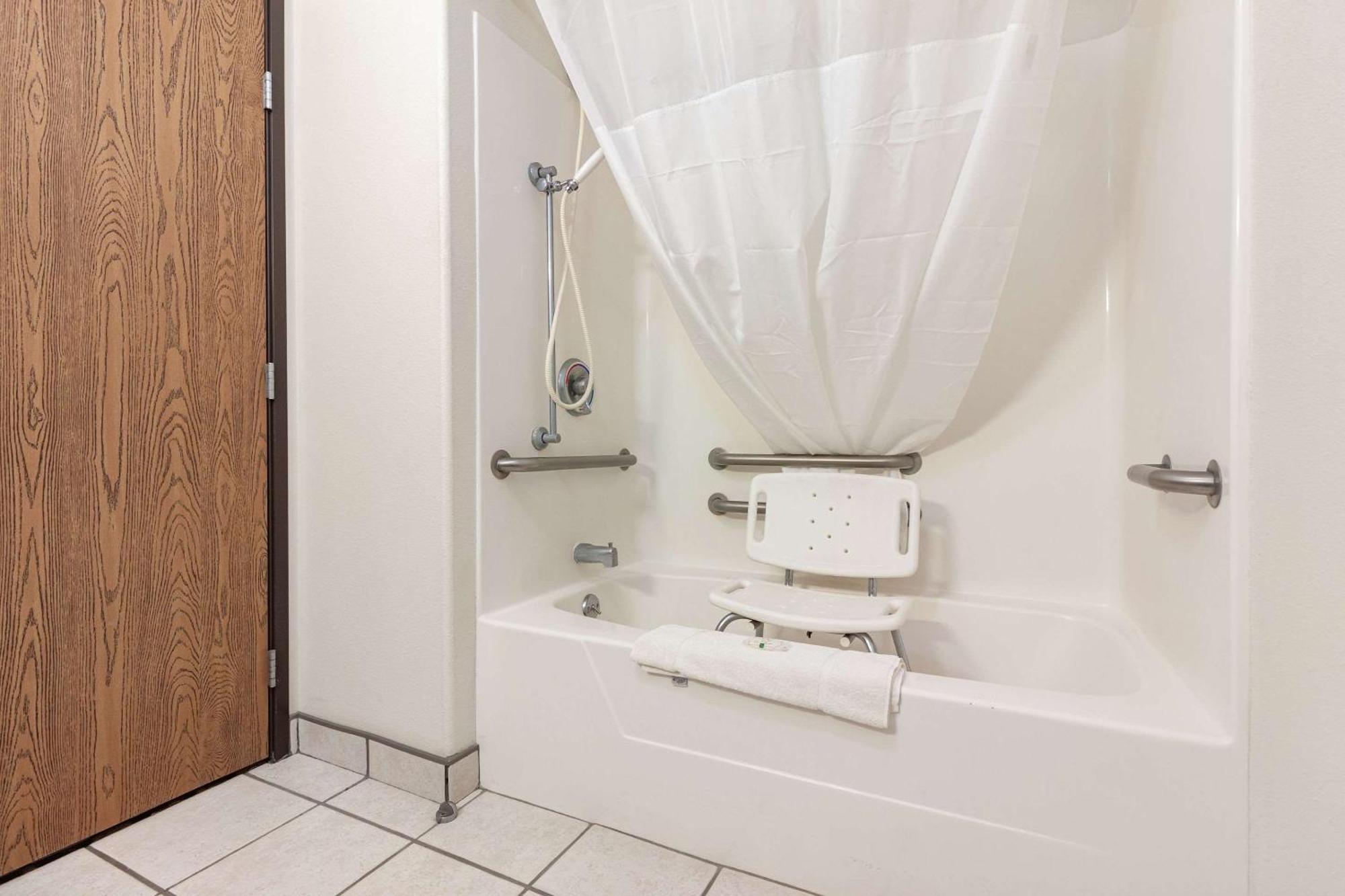 King Room - Accessible/Non-Smoking