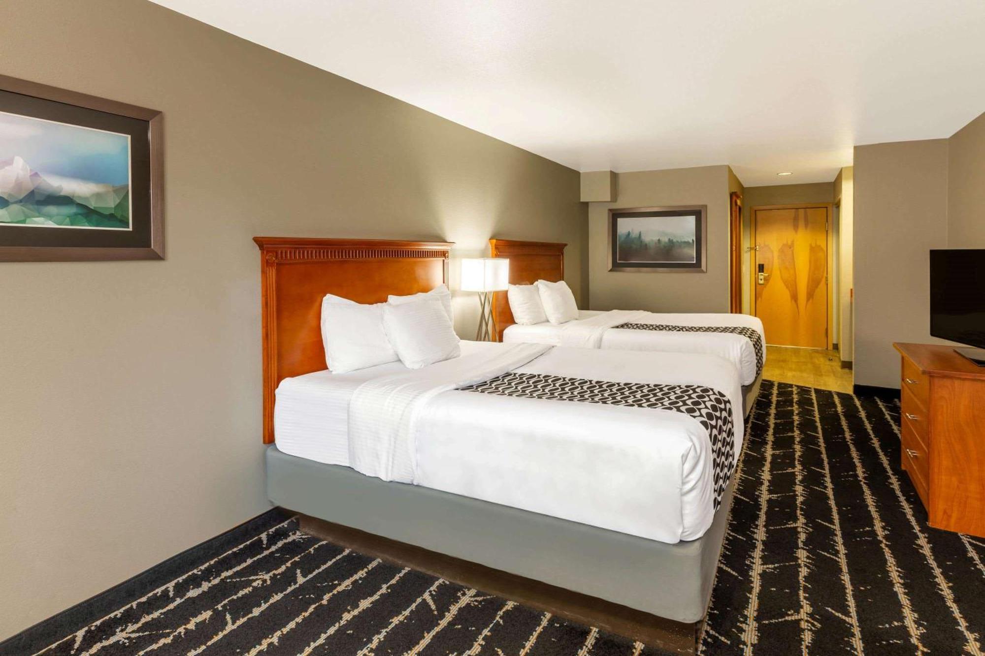 Deluxe Queen Room with Two Queen Beds - Non-Smoking