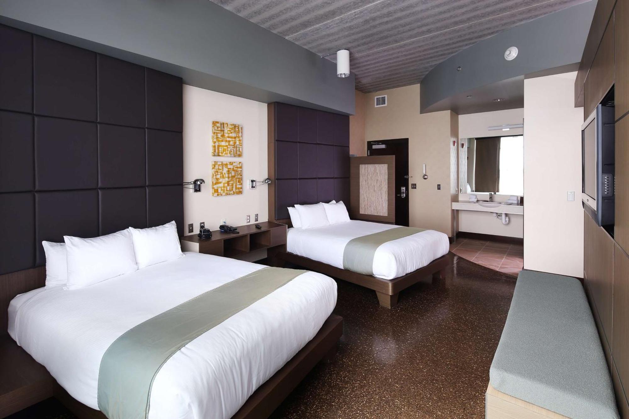 Queen Room Two Queen Beds Accessible Tub Mobility Access