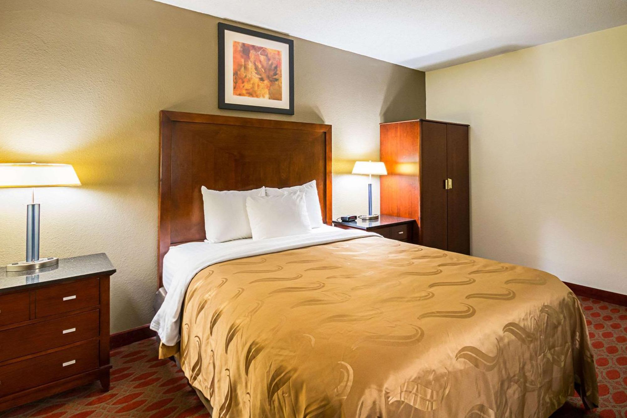 Queen Room Accessible or Nonsmoking