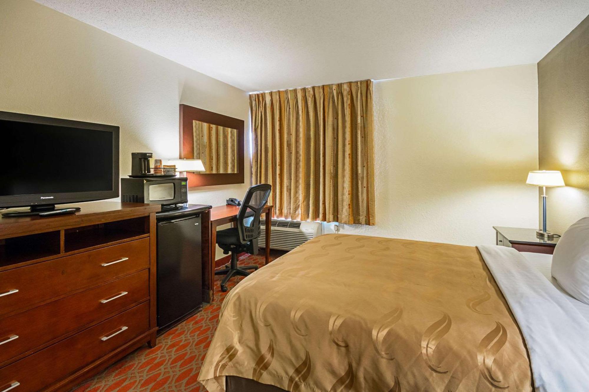 Queen Room Accessible or Nonsmoking