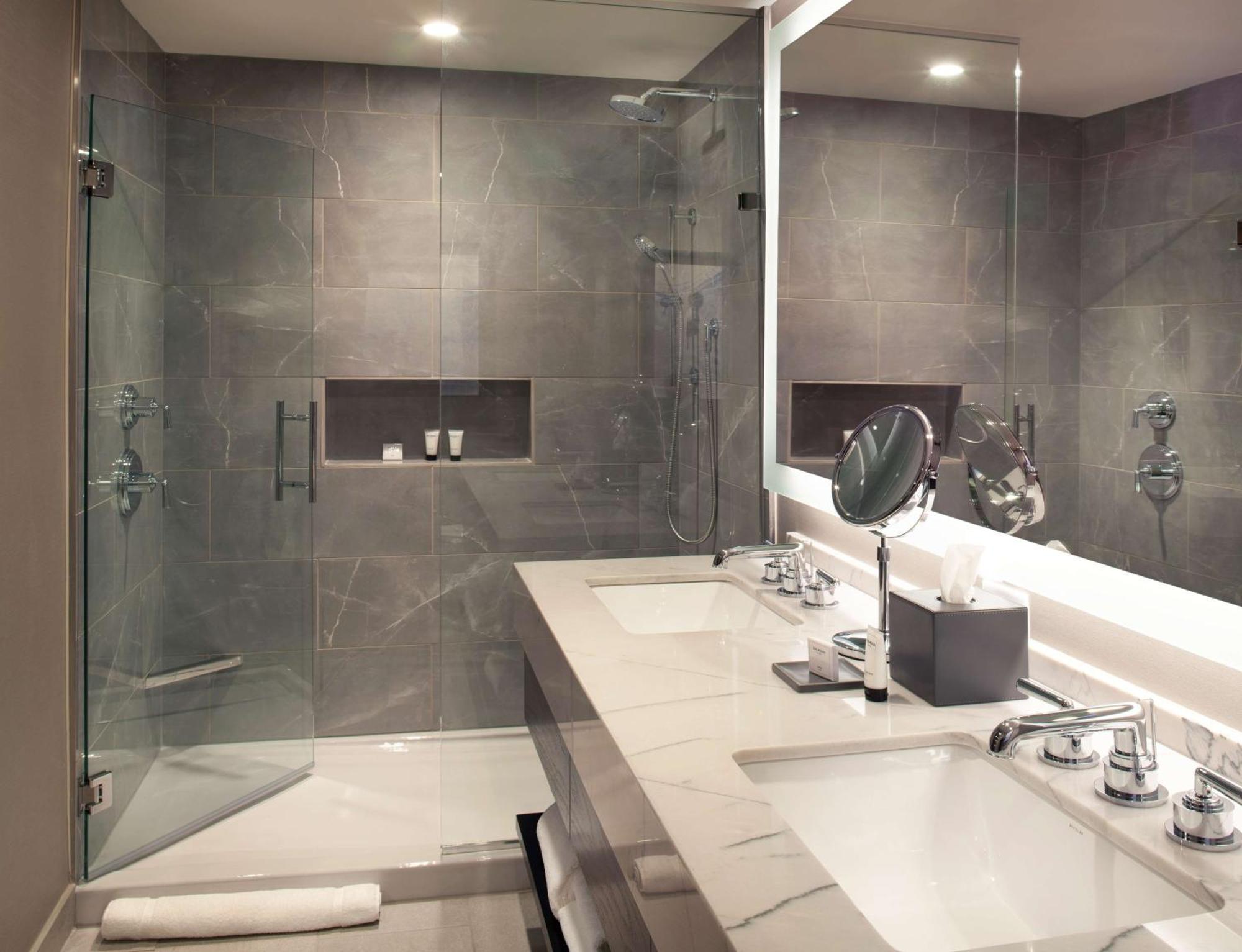 Queen Room with Two Queen Beds and View,1285557076:JPEG