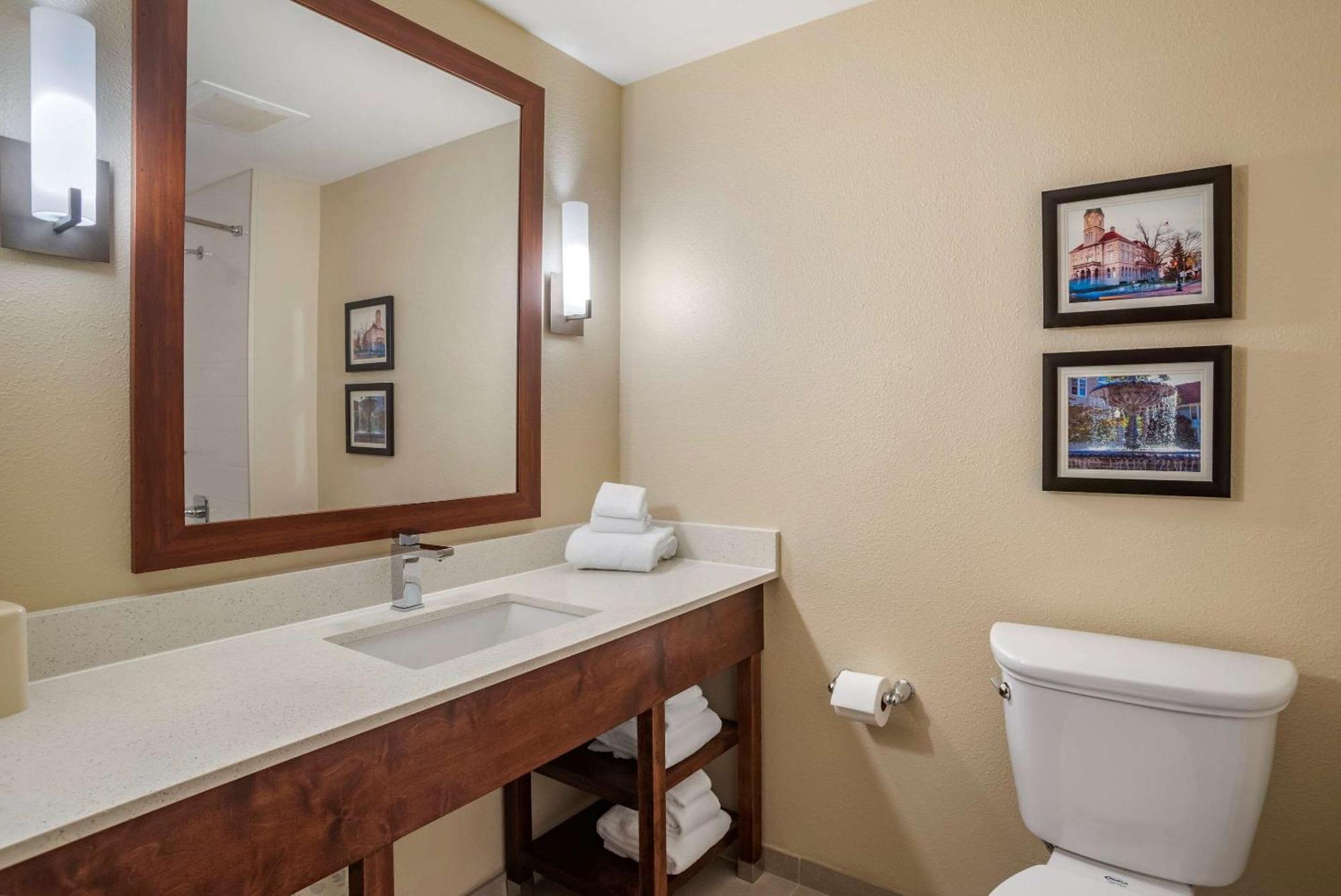 Queen Room Two Queen Beds Accessible or Non Smoking