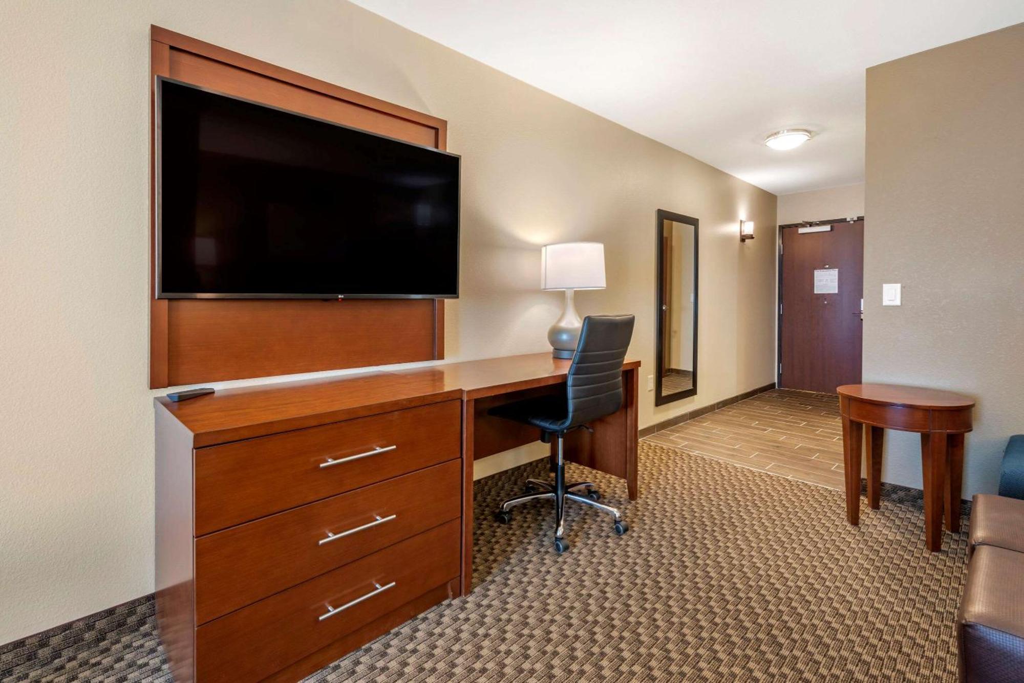 King Suite Accessible or Non-Smoking