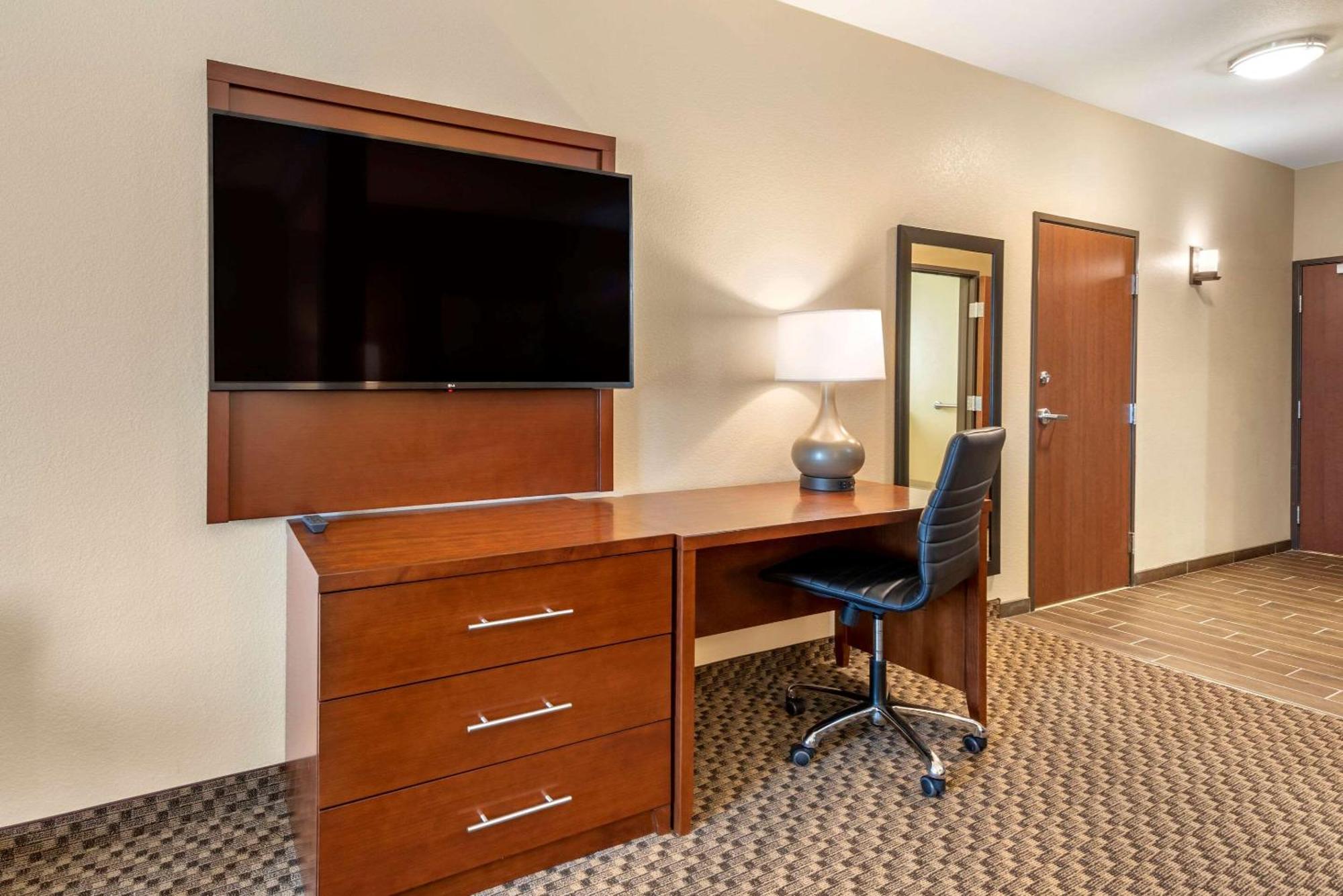 King Suite Accessible or Non-Smoking