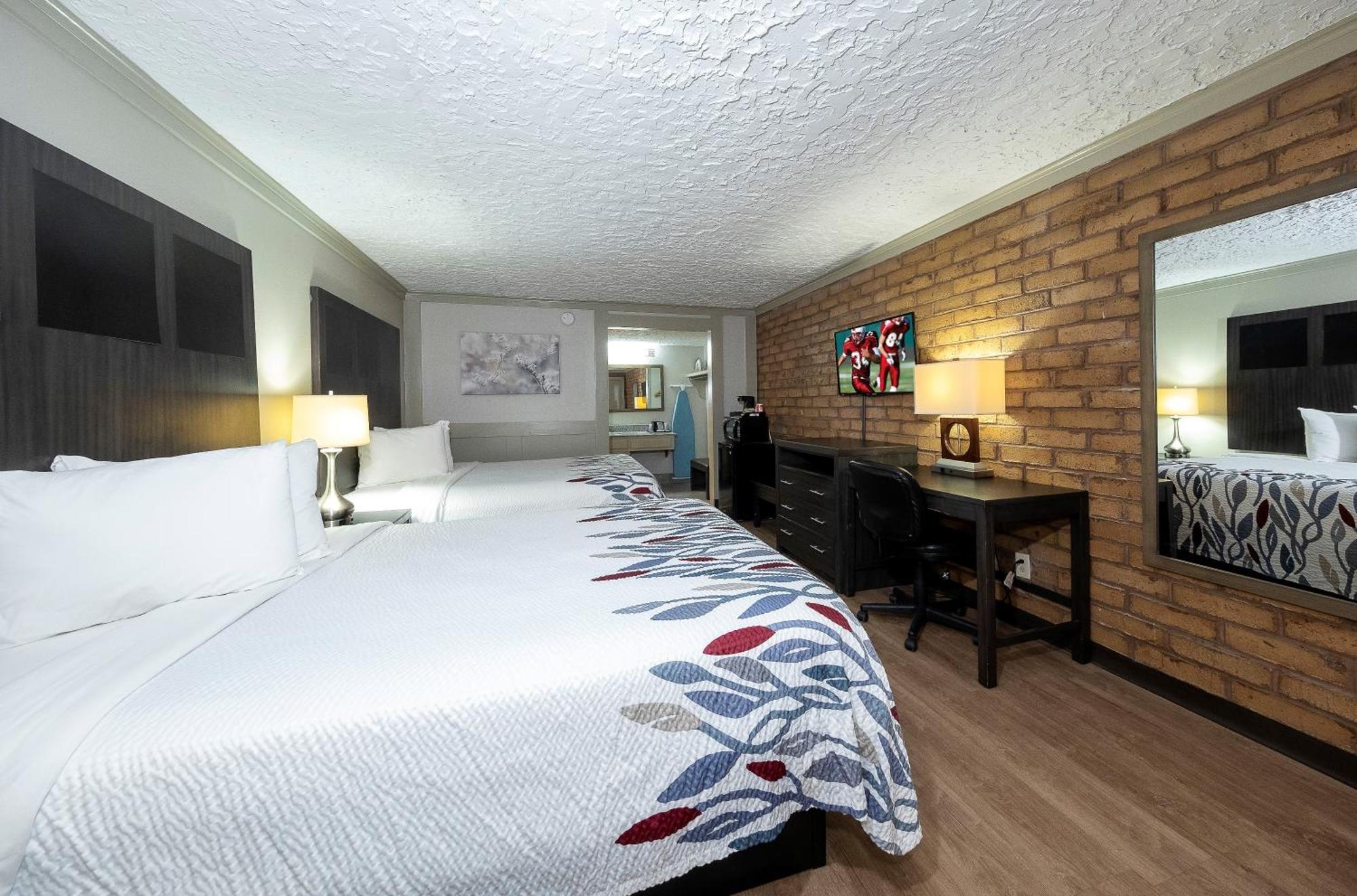 Deluxe Room Two Queen Beds Smoke