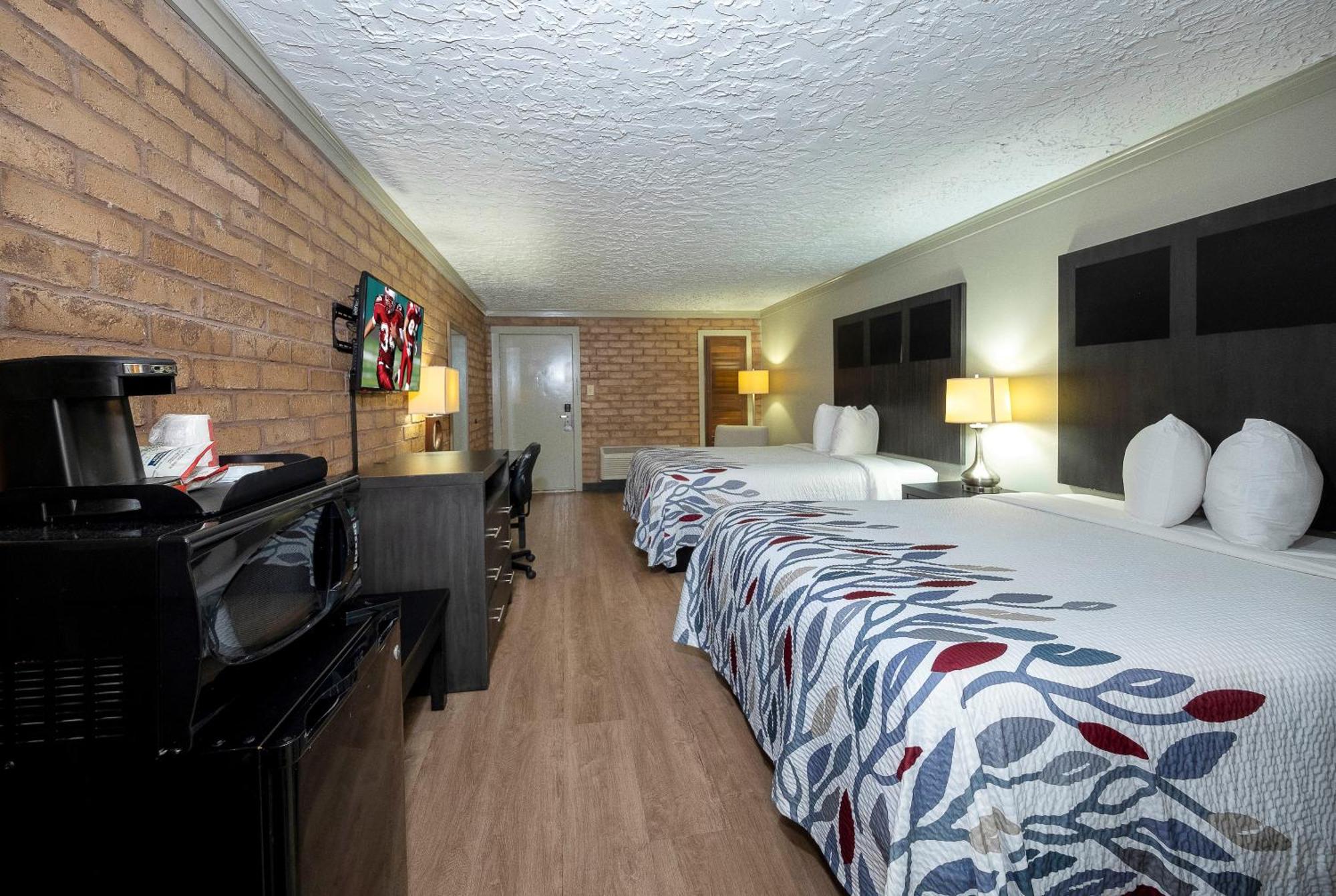 Deluxe Room Two Queen Beds Smoke