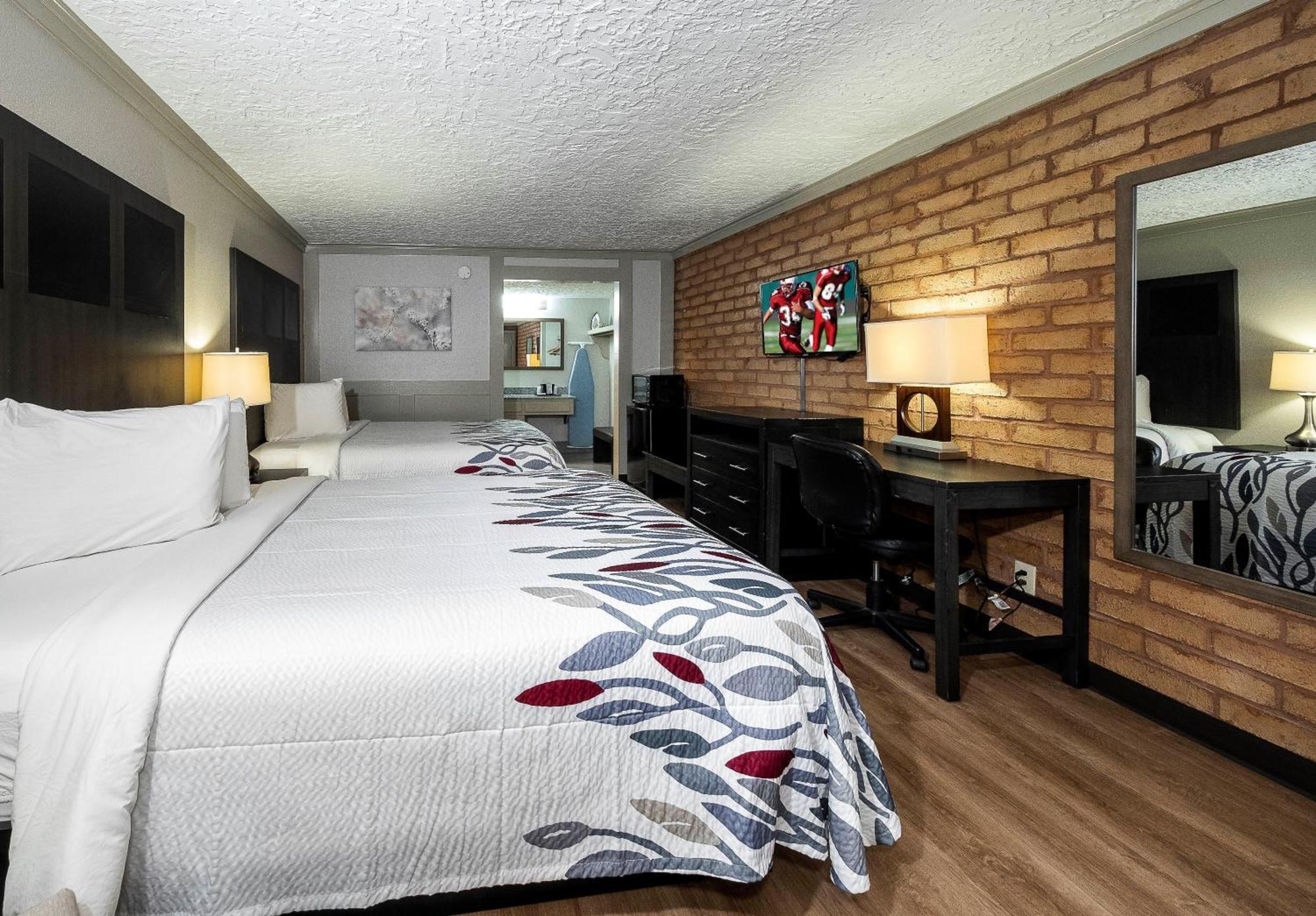 Deluxe Room Two Queen Beds Smoke