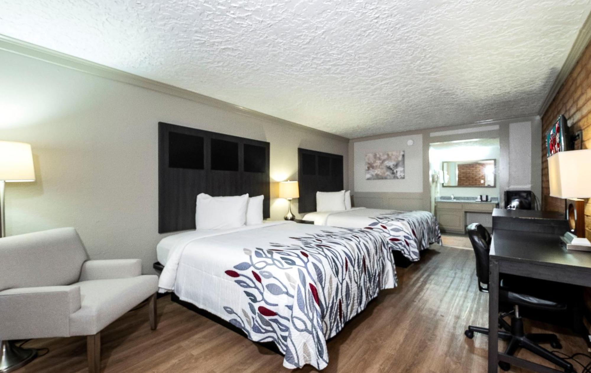 Deluxe Room Two Queen Beds Smoke