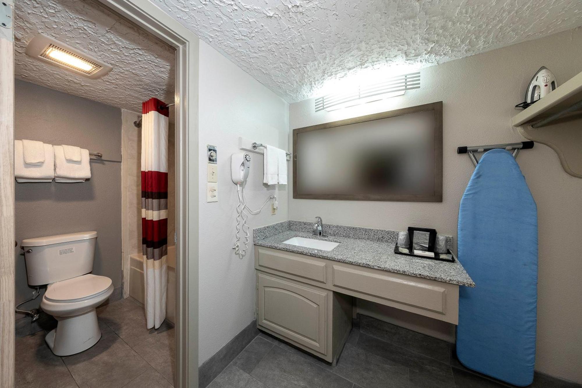 Deluxe Room Two Queen Beds Smoke