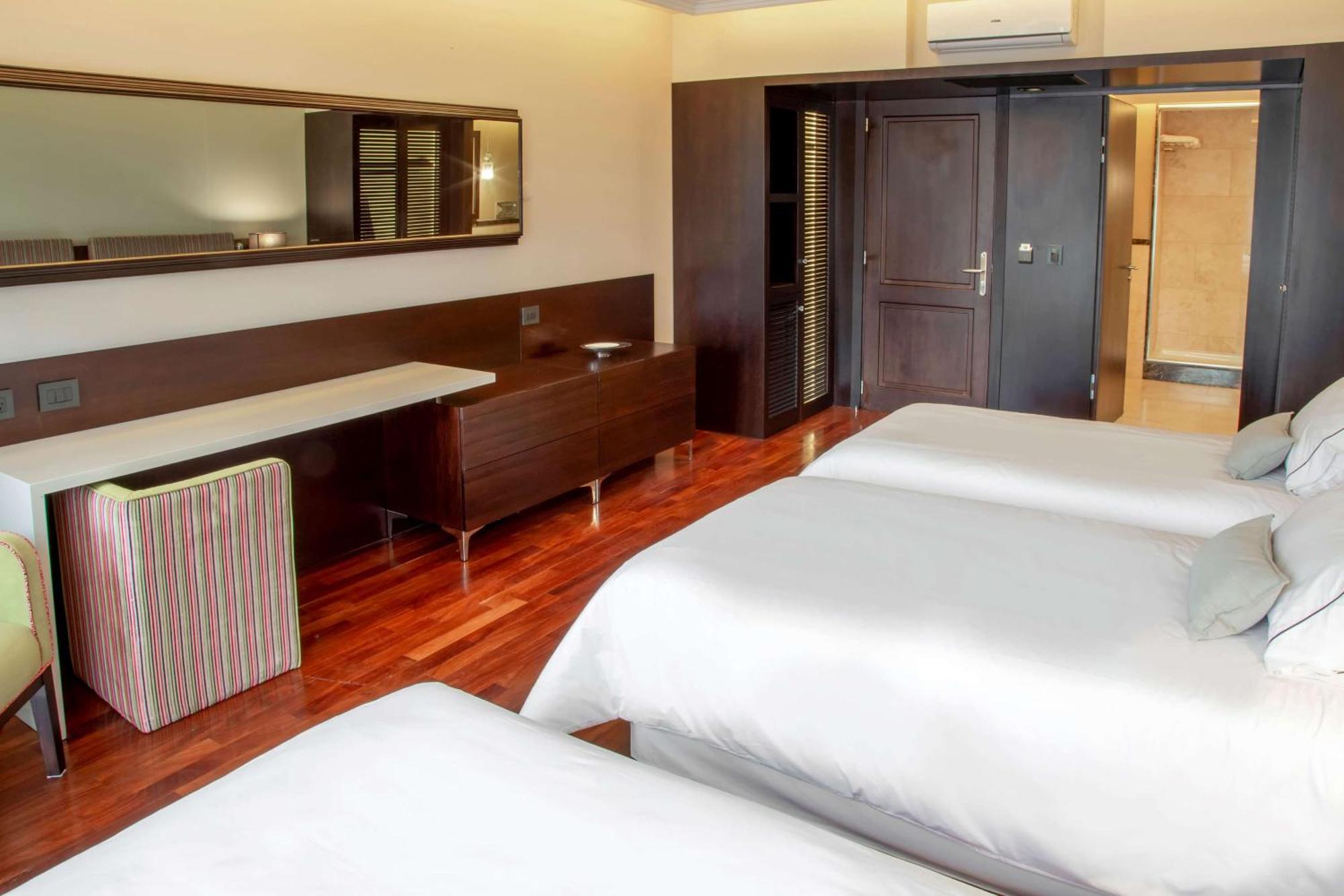3 Twin Beds Superior Room Non-Smoking
