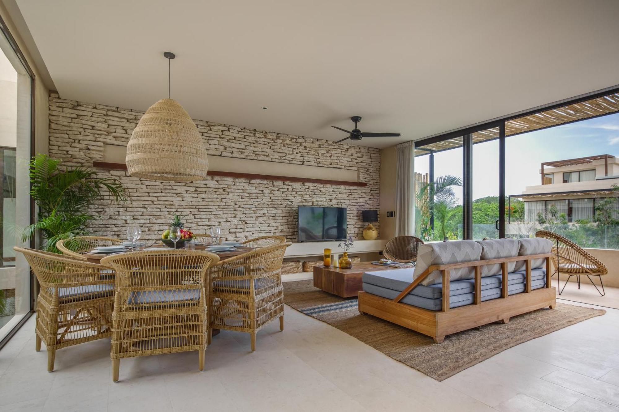 Luxury 1 Bedroom Jungle Apartment Terrace Garden View 2 Single Beds & 1 King Sofa Bed