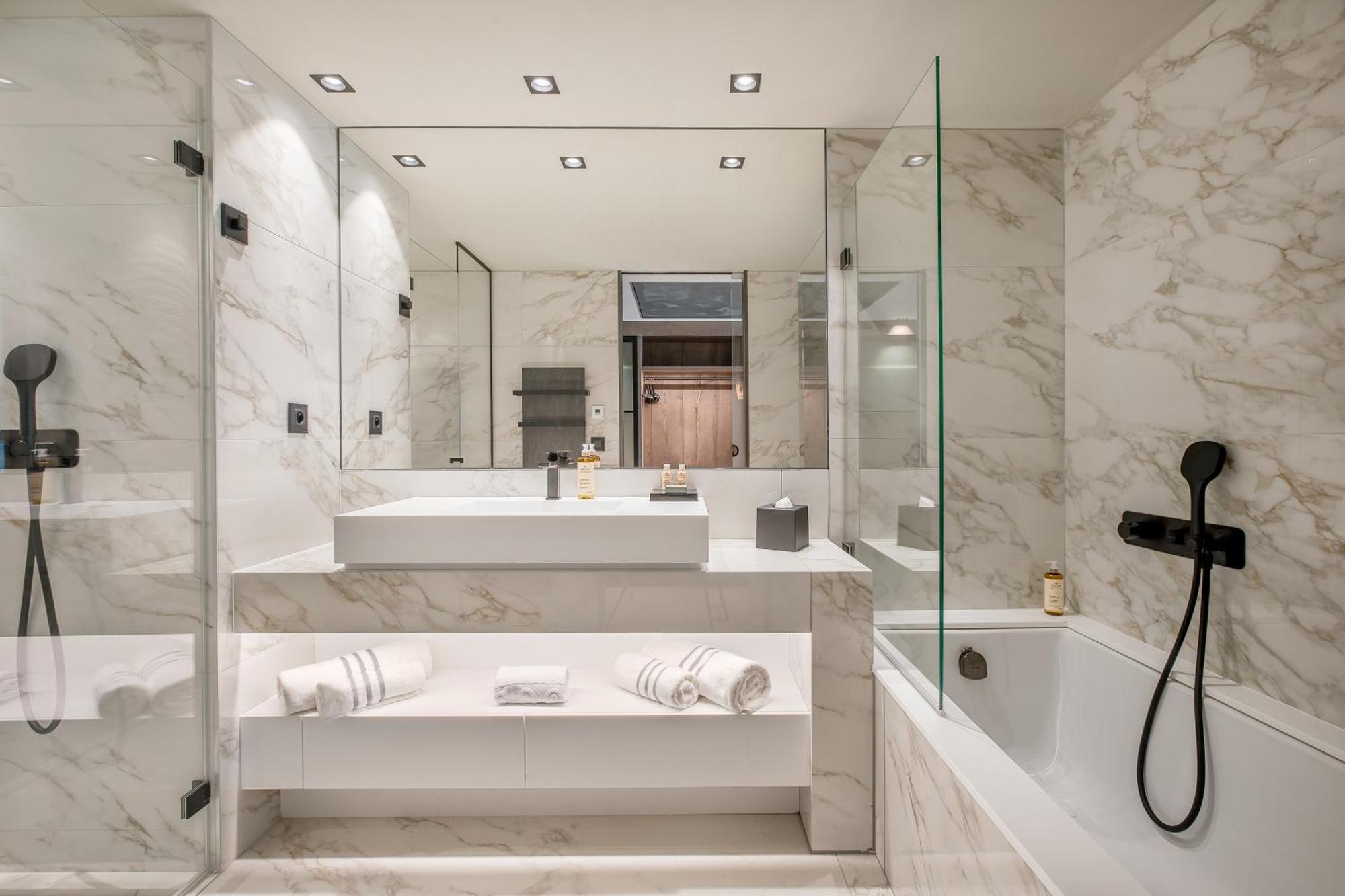 Suite Deluxe avec Balcon - Accès Gratuit au Spa