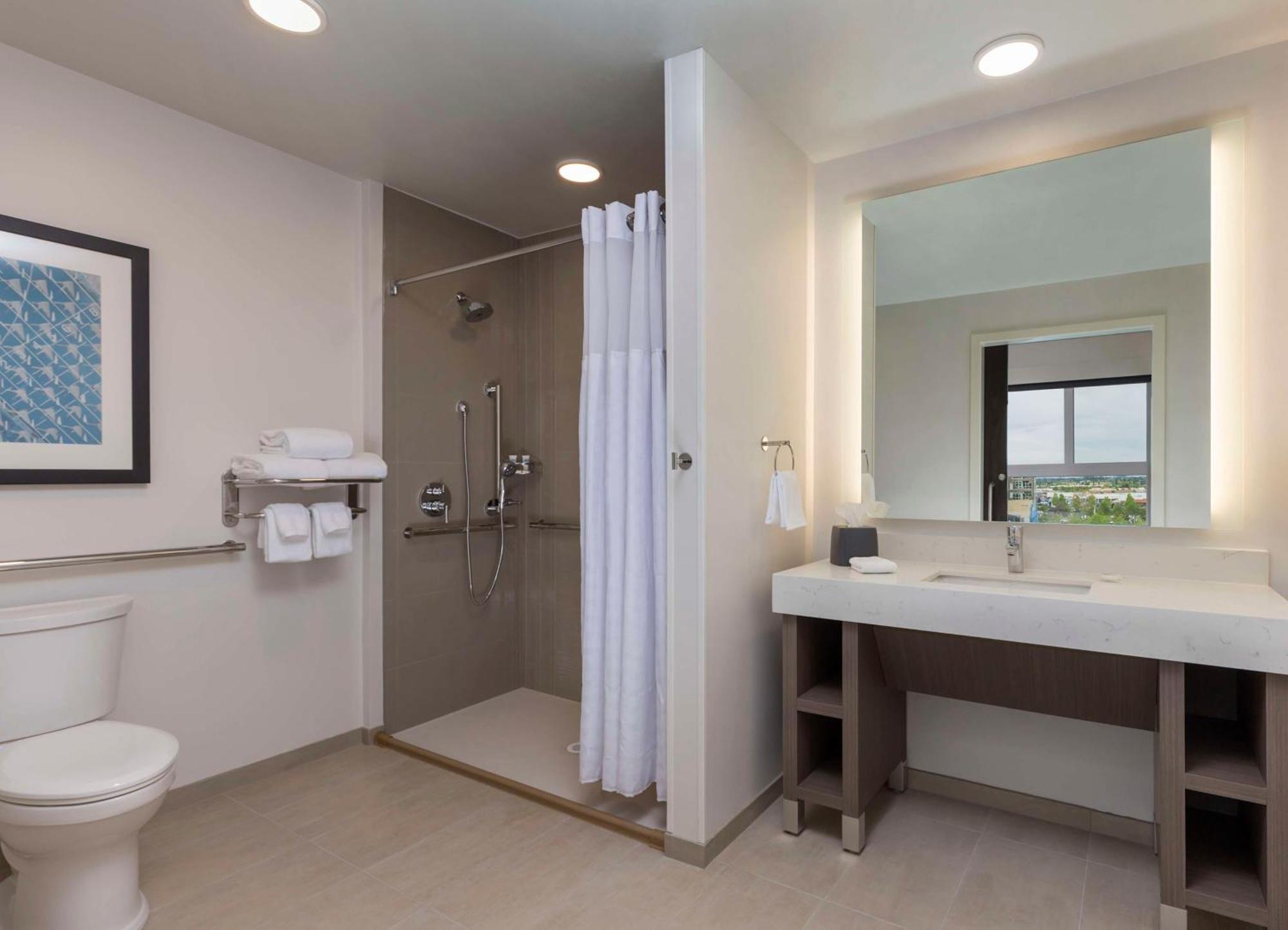 Den King Room Roll Shower Disability Access