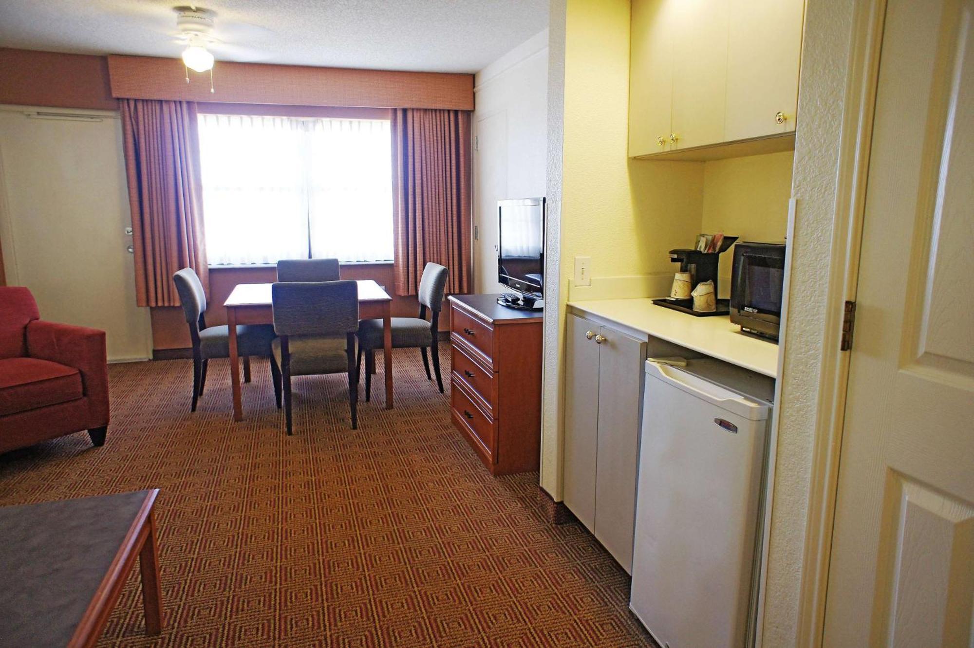 One-Bedroom King Apartment Non-Smoking