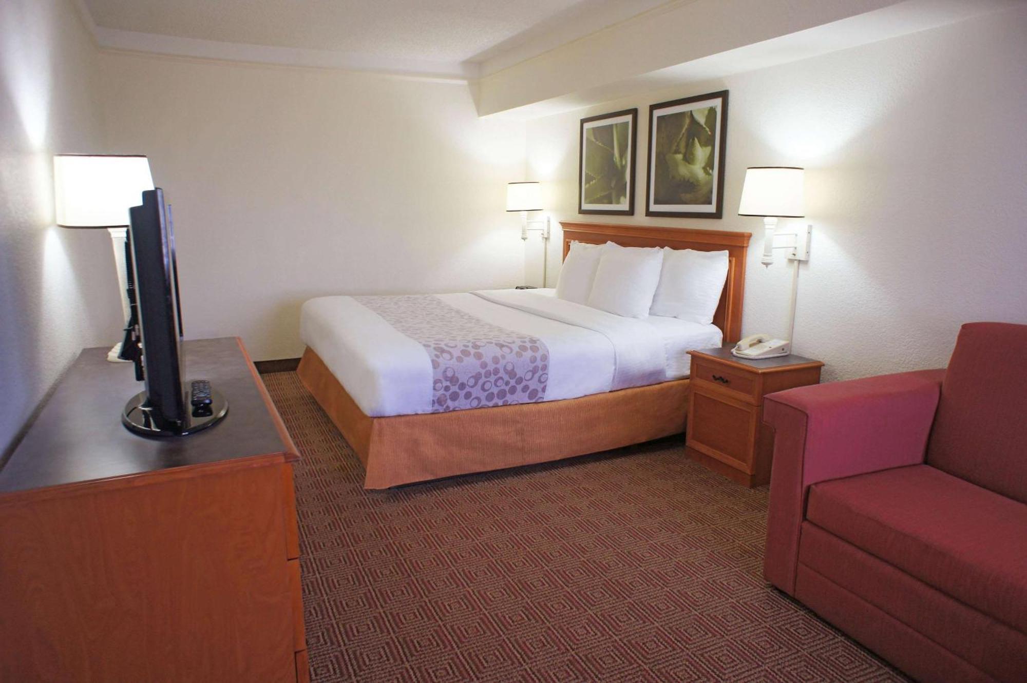 One-Bedroom King Apartment Non-Smoking