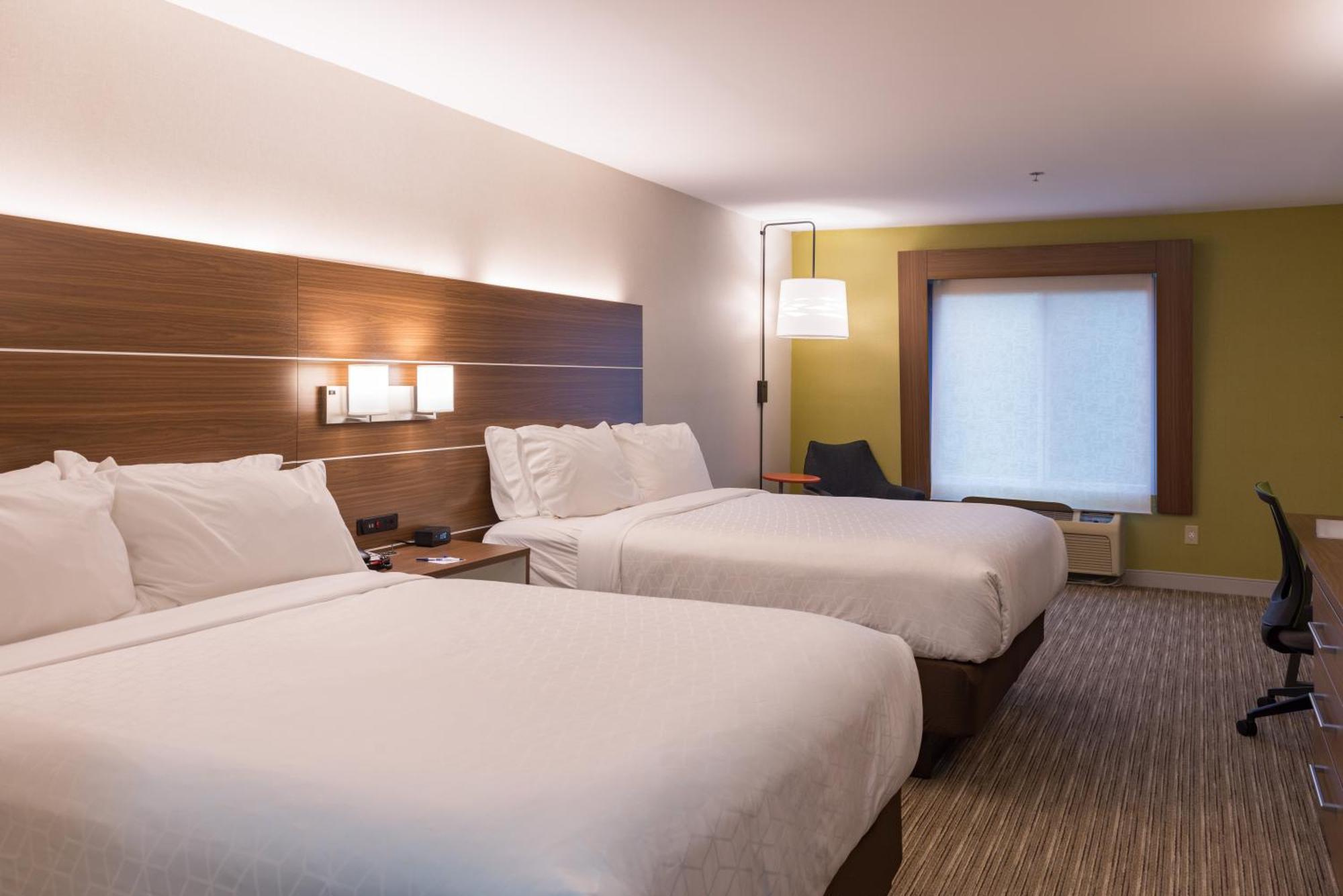 Queen Room Two Queen Beds Hearing Accessible
