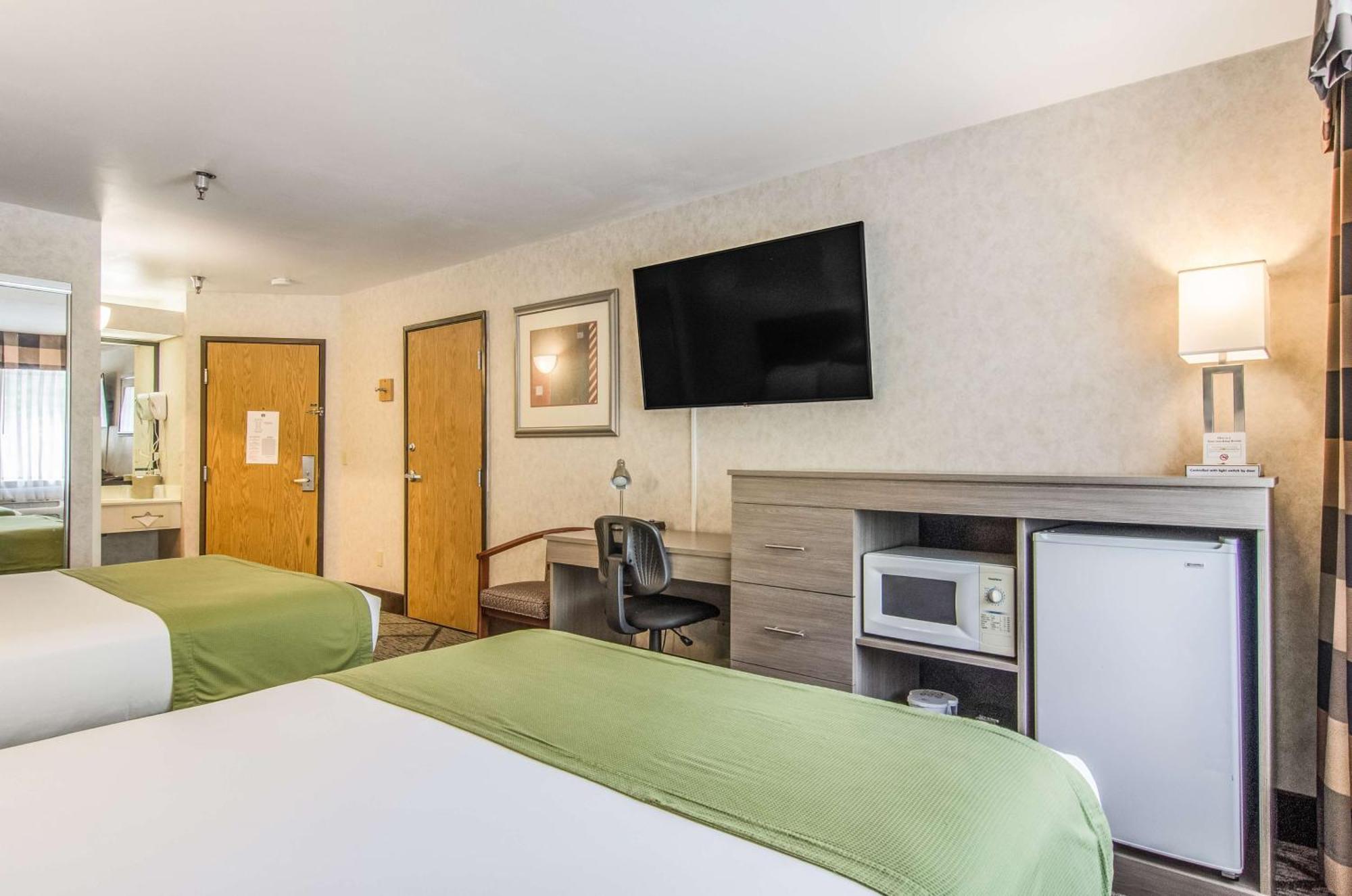 Queen Room Two Queen Beds