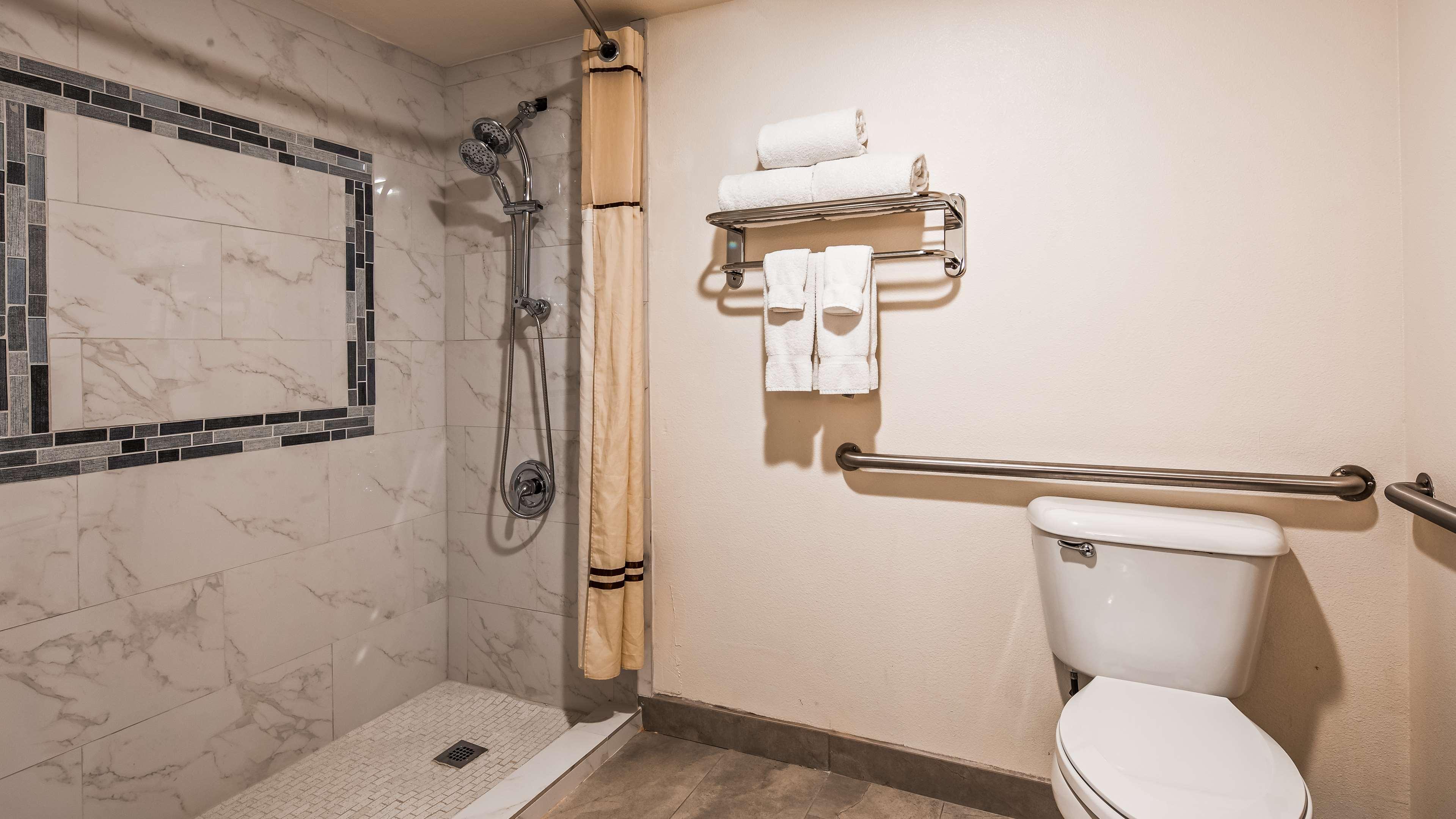 Queen Room Two Queen Beds Roll Shower Mobility Access or Non-Smoking