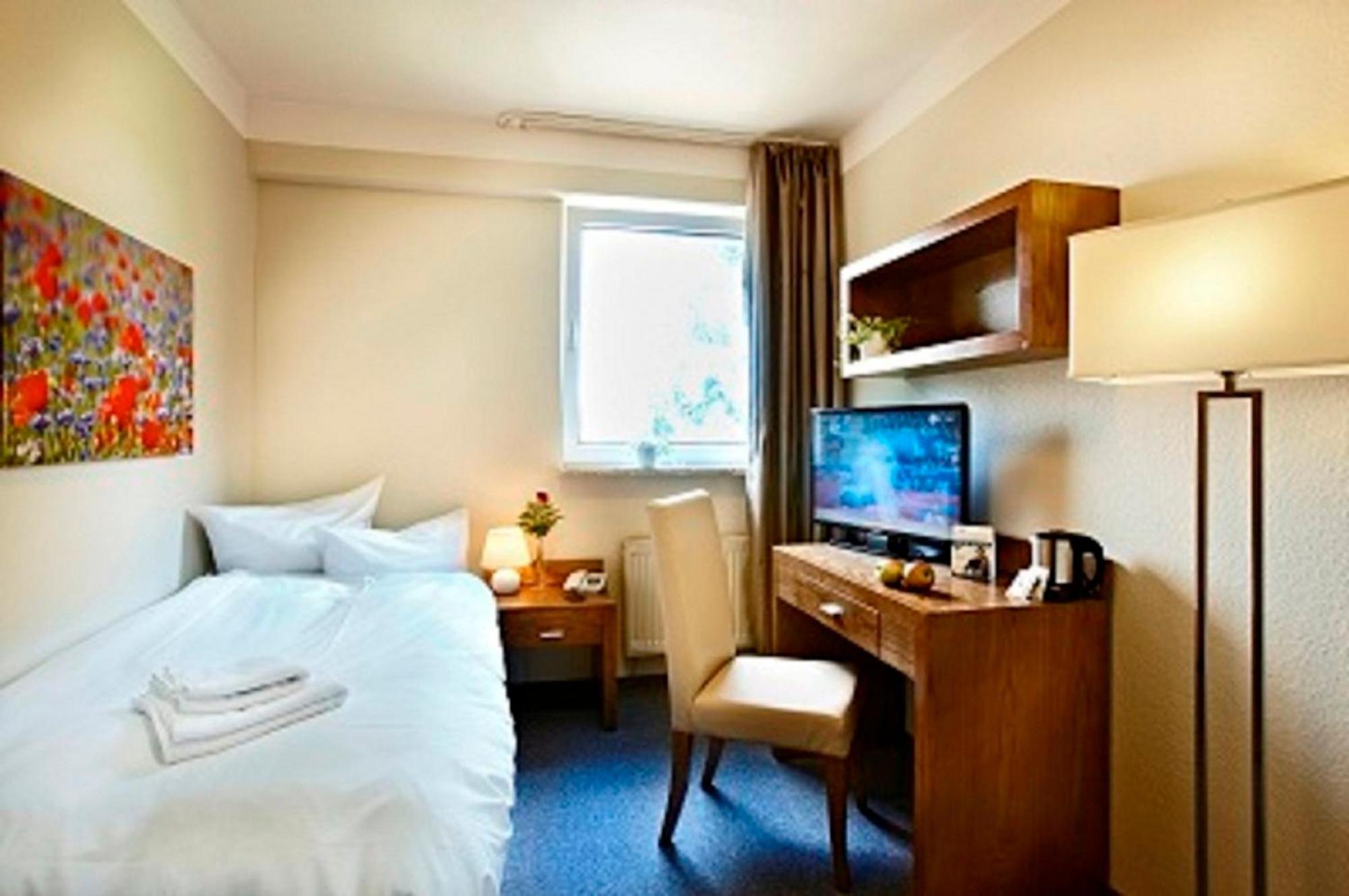 Standard Room One Single Bed One5Sqm Wifi Tv Bathroom Shower