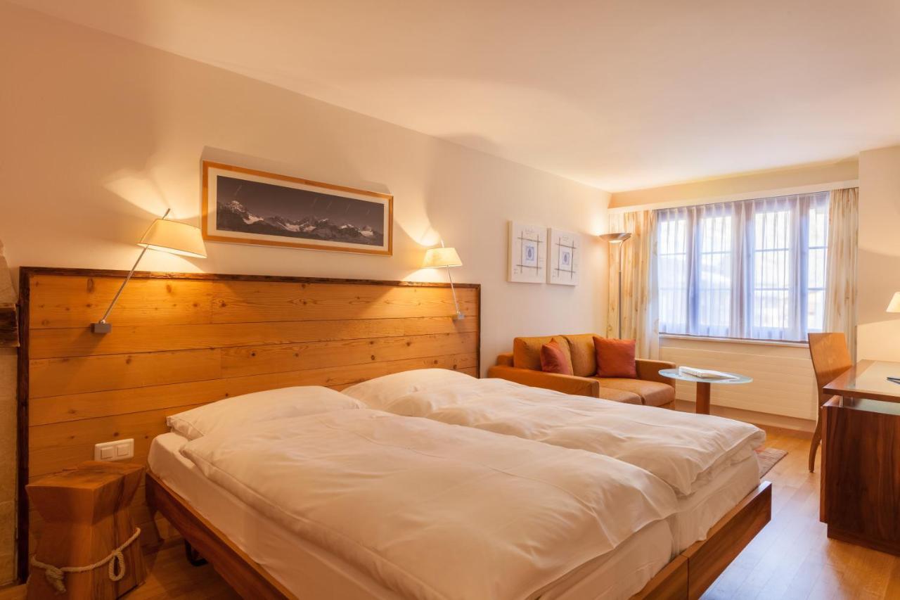 Double Room Streetside