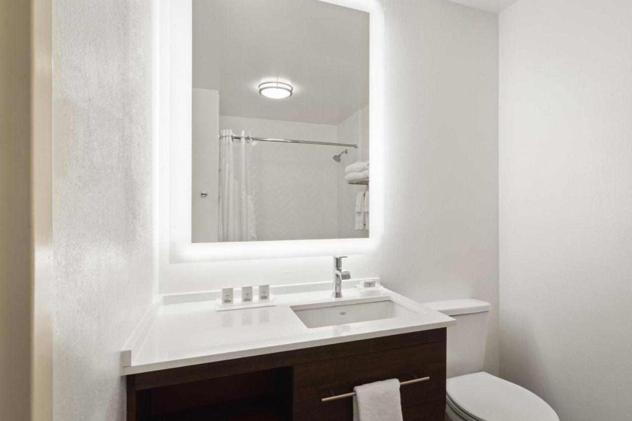King Room Hearing Accessible Tub Non-Smoking