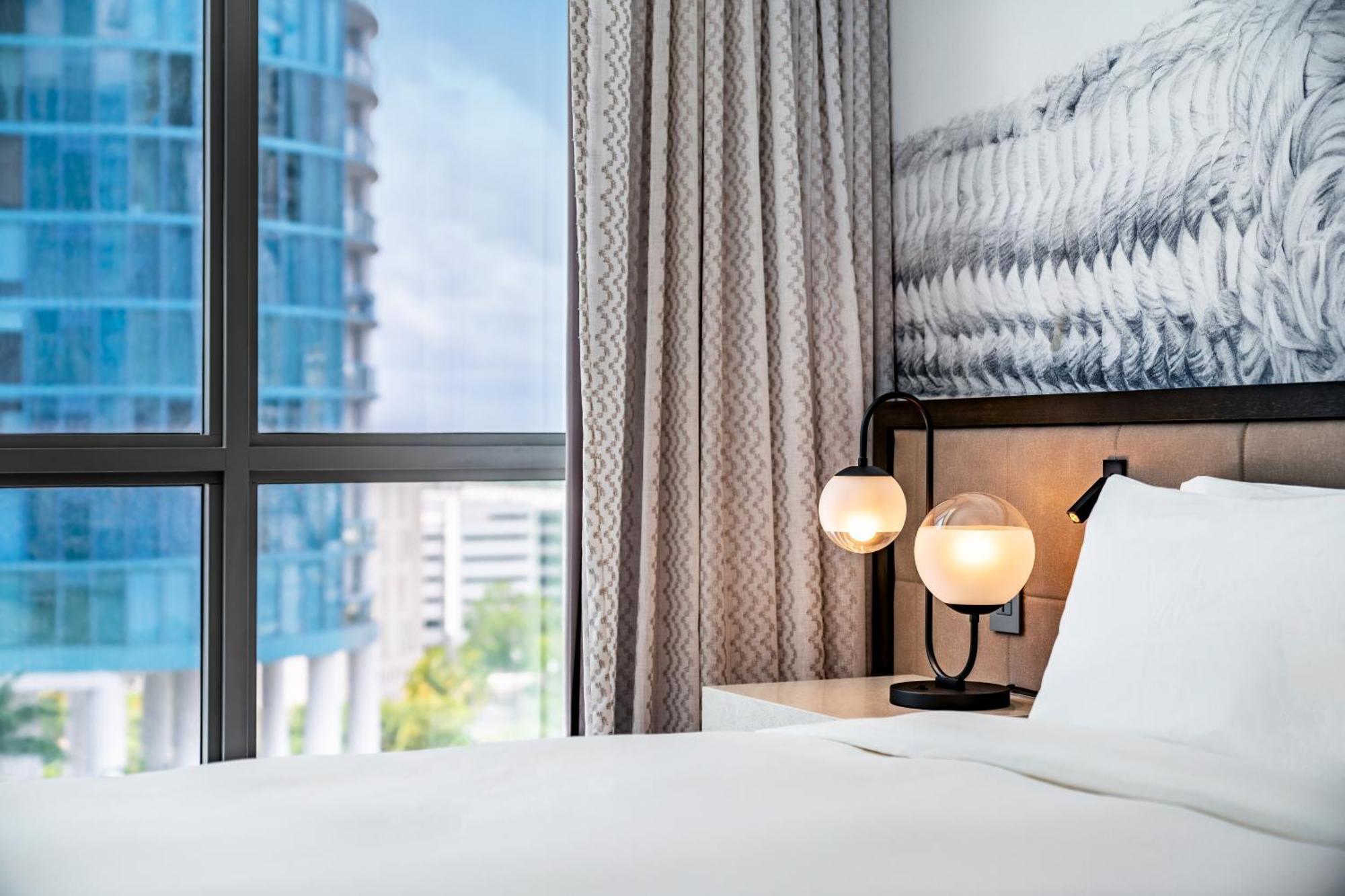 King Room Skyline View,1458648583:JPEG